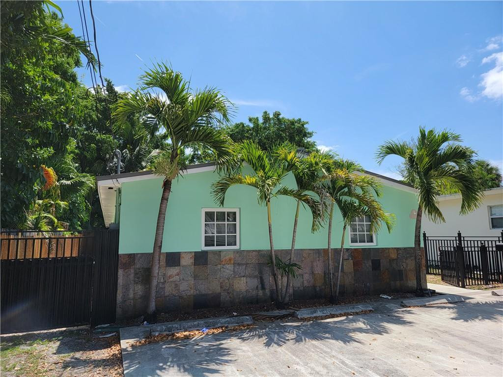 1010 Nw 3rd Avenue Property Photo 2