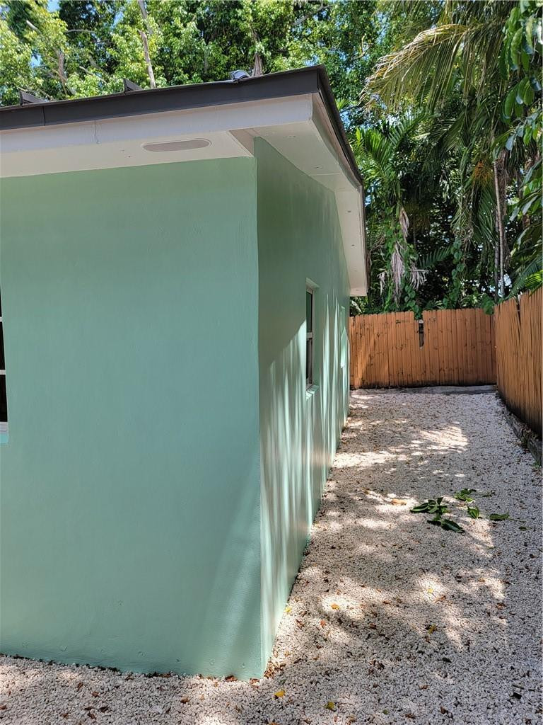 1010 Nw 3rd Avenue Property Photo 4