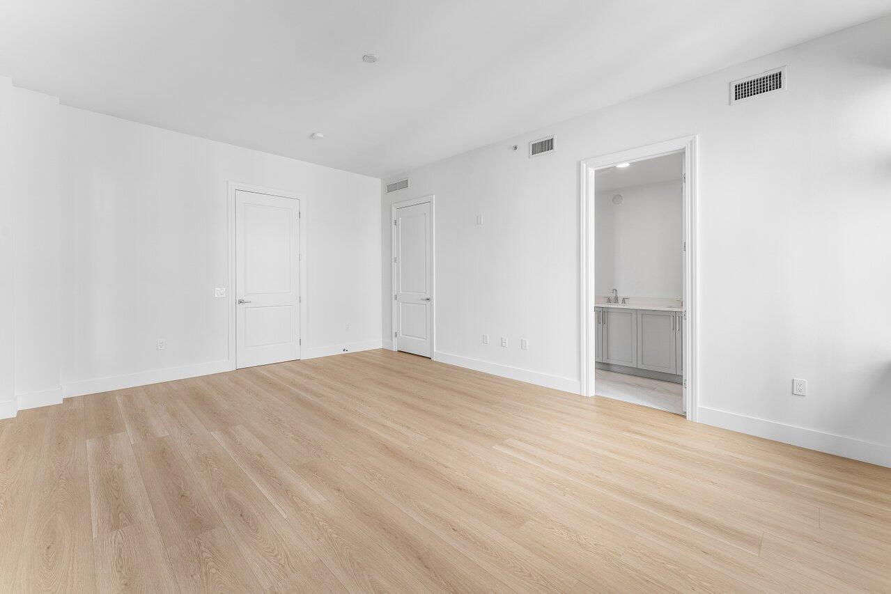 182 Lake Drive 5-101 Property Photo 17