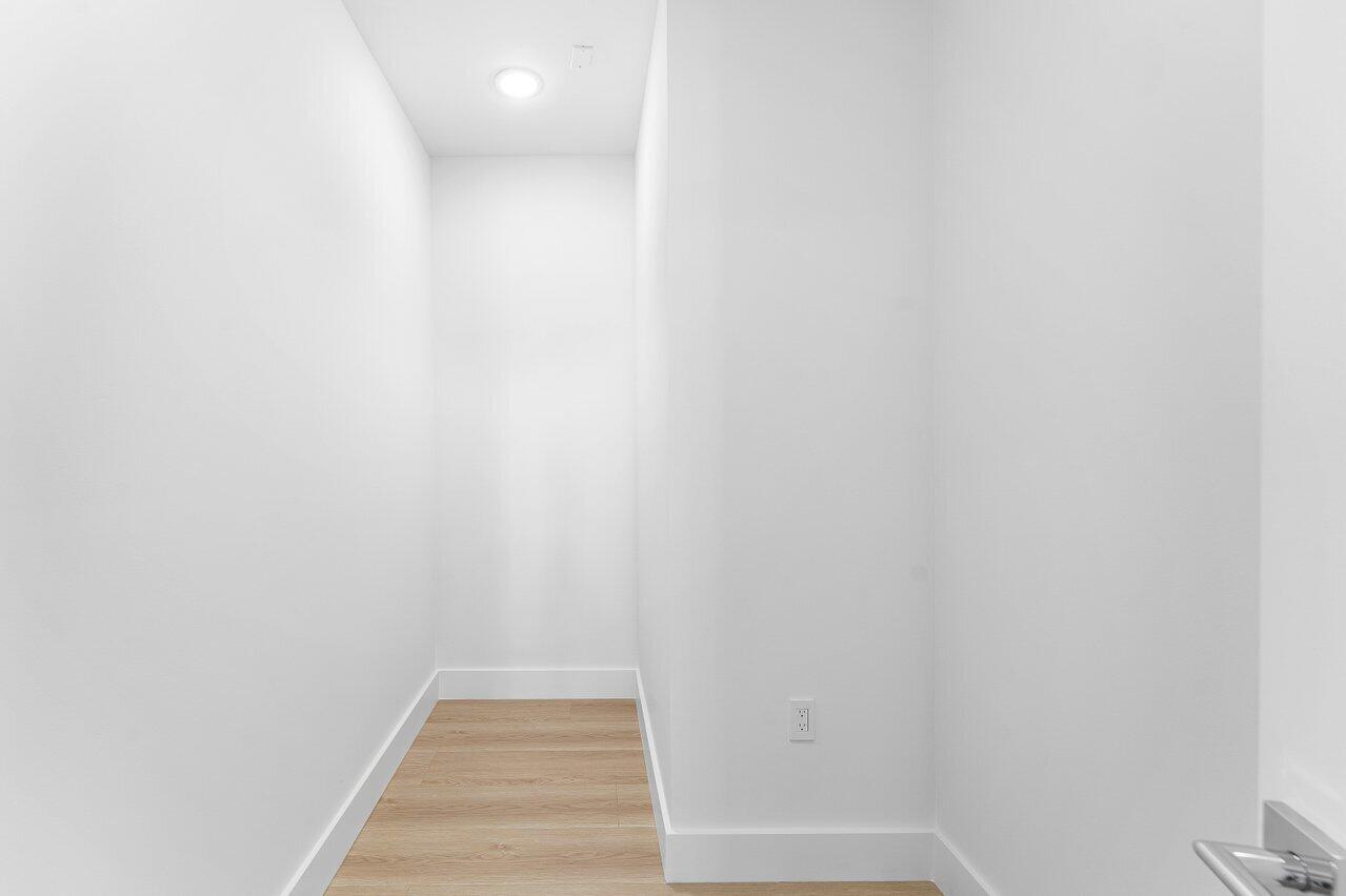 182 Lake Drive 5-101 Property Photo 23