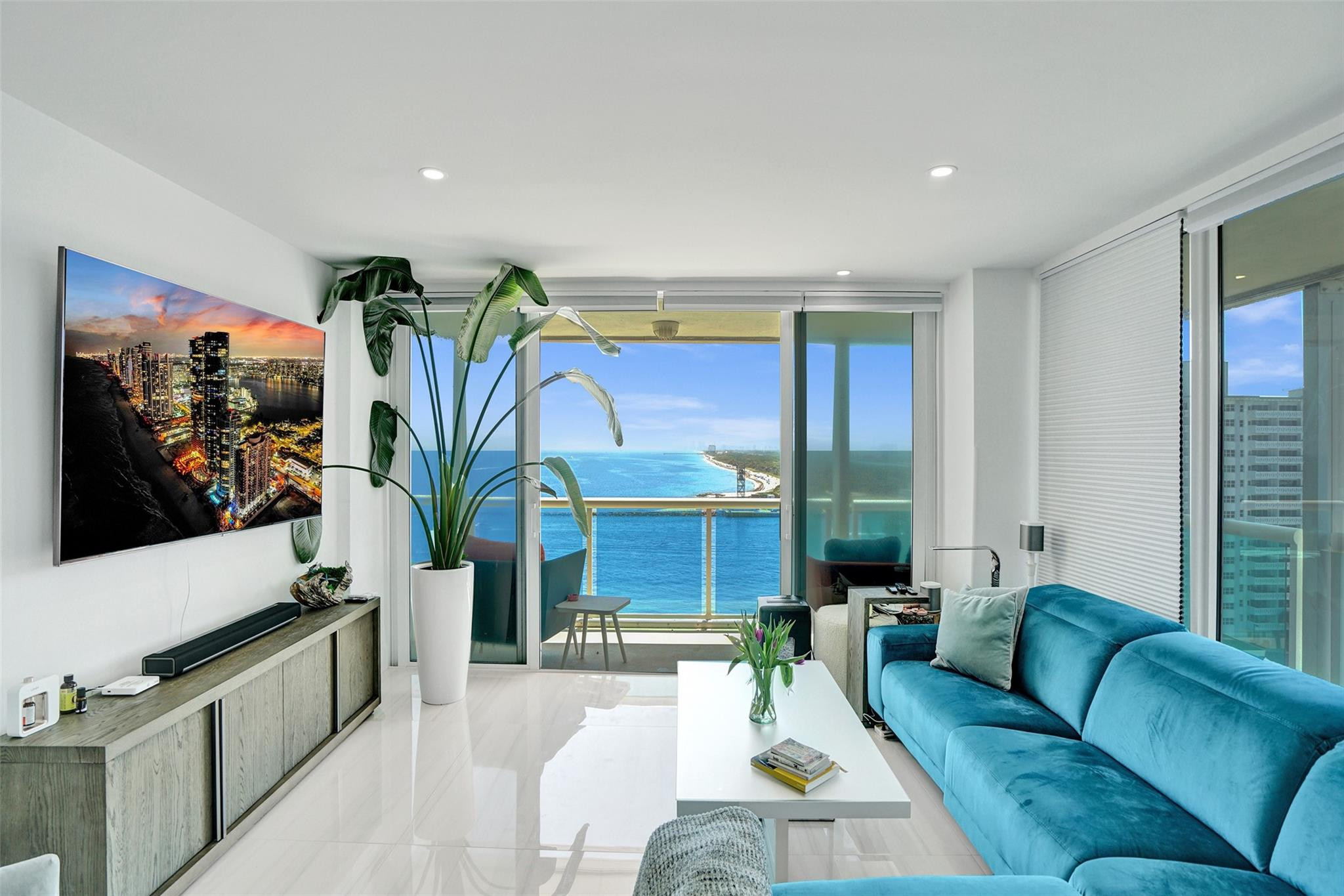 2100 S Ocean Lane 1202 Property Photo 17