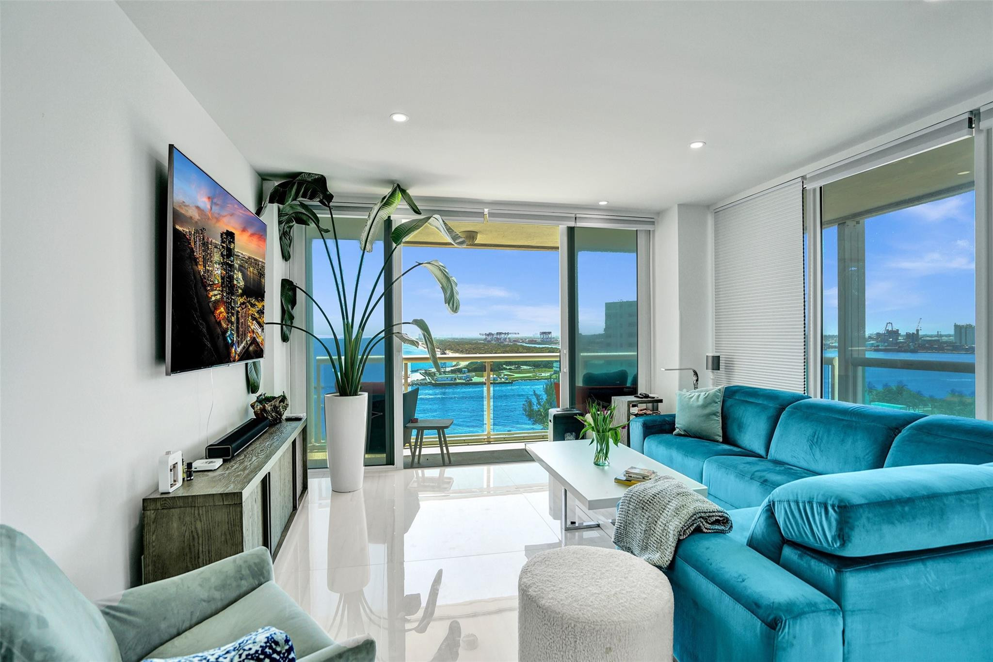 2100 S Ocean Lane 1202 Property Photo 19