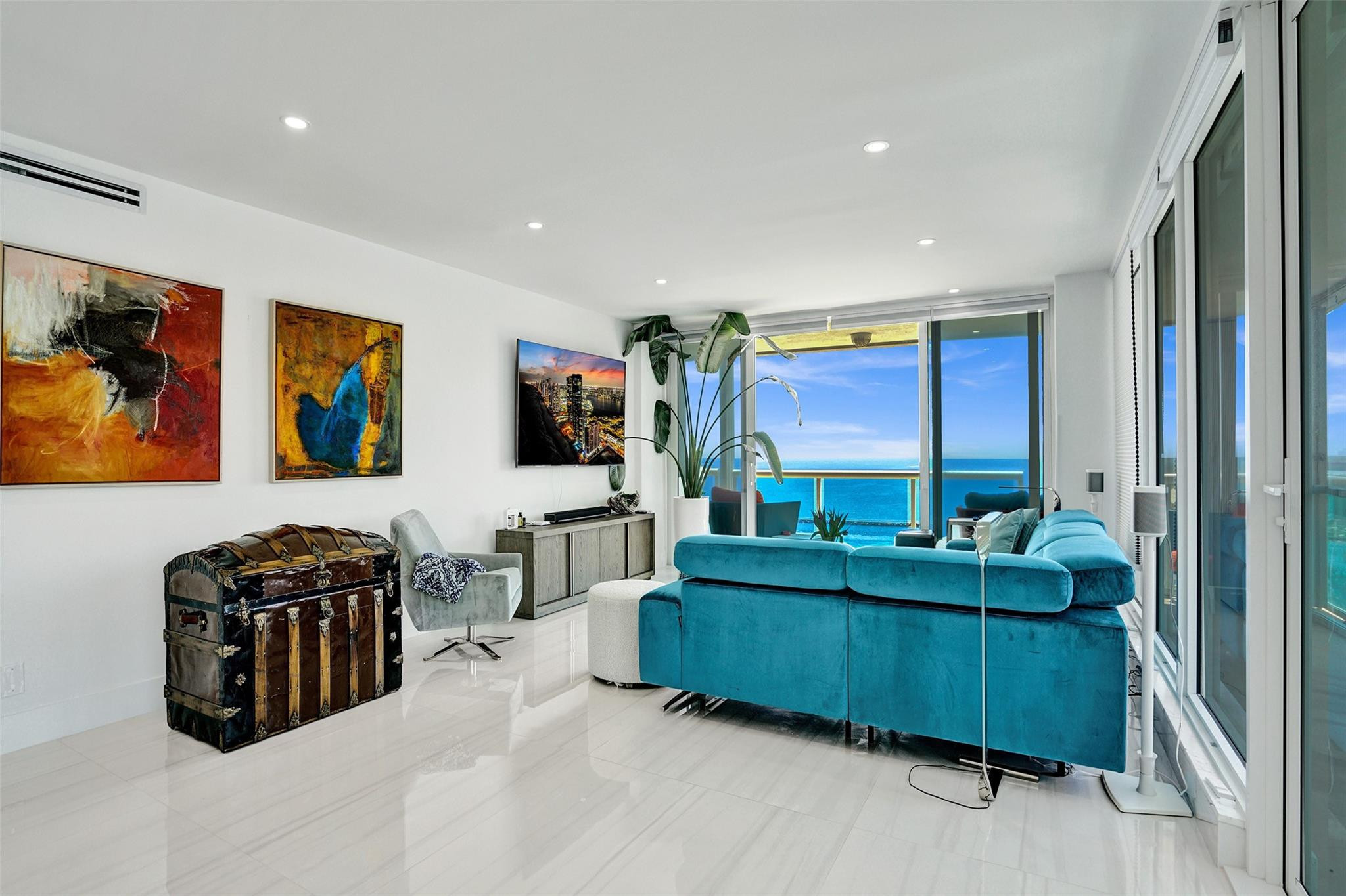 2100 S Ocean Lane 1202 Property Photo 20