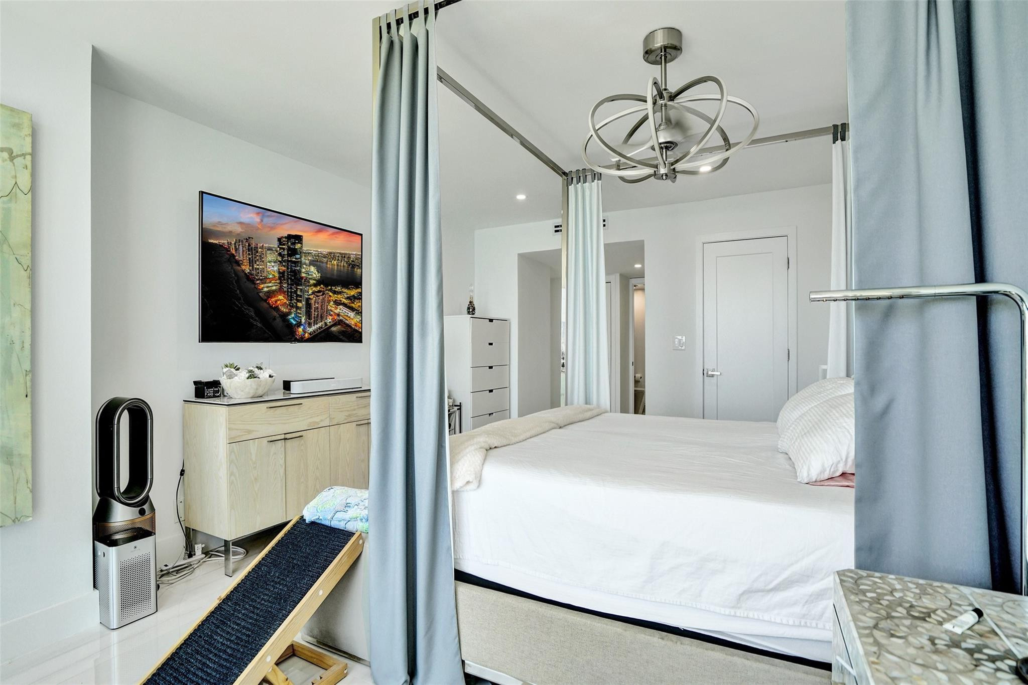 2100 S Ocean Lane 1202 Property Photo 32