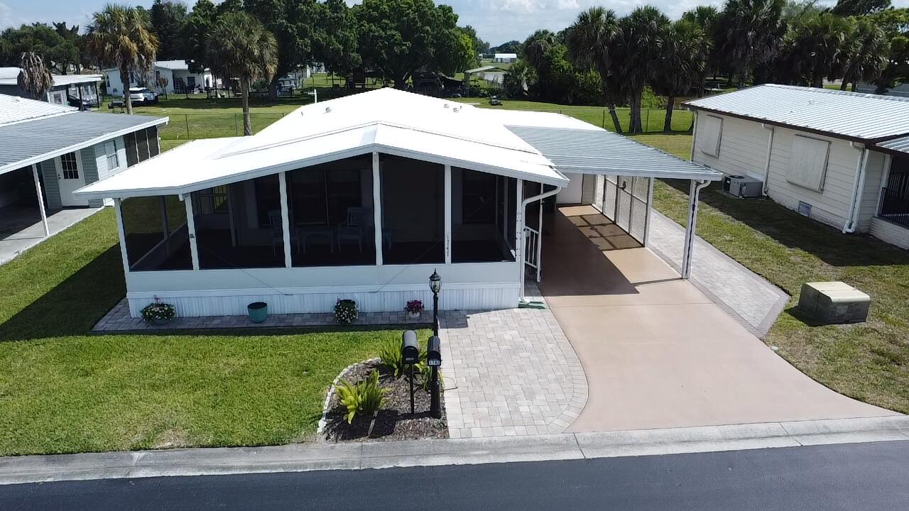 1747 SW 35th Circle Property Photo 1