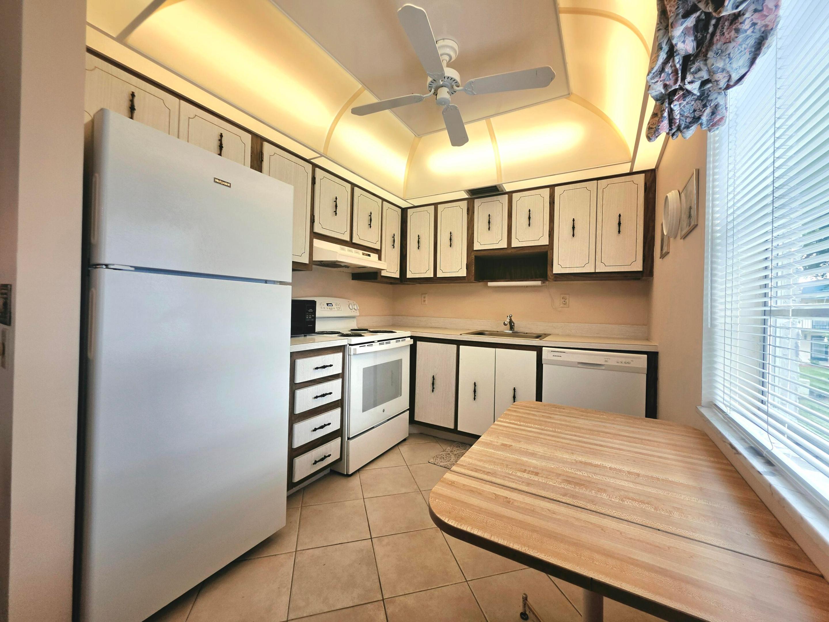719 Flanders O Property Photo 6