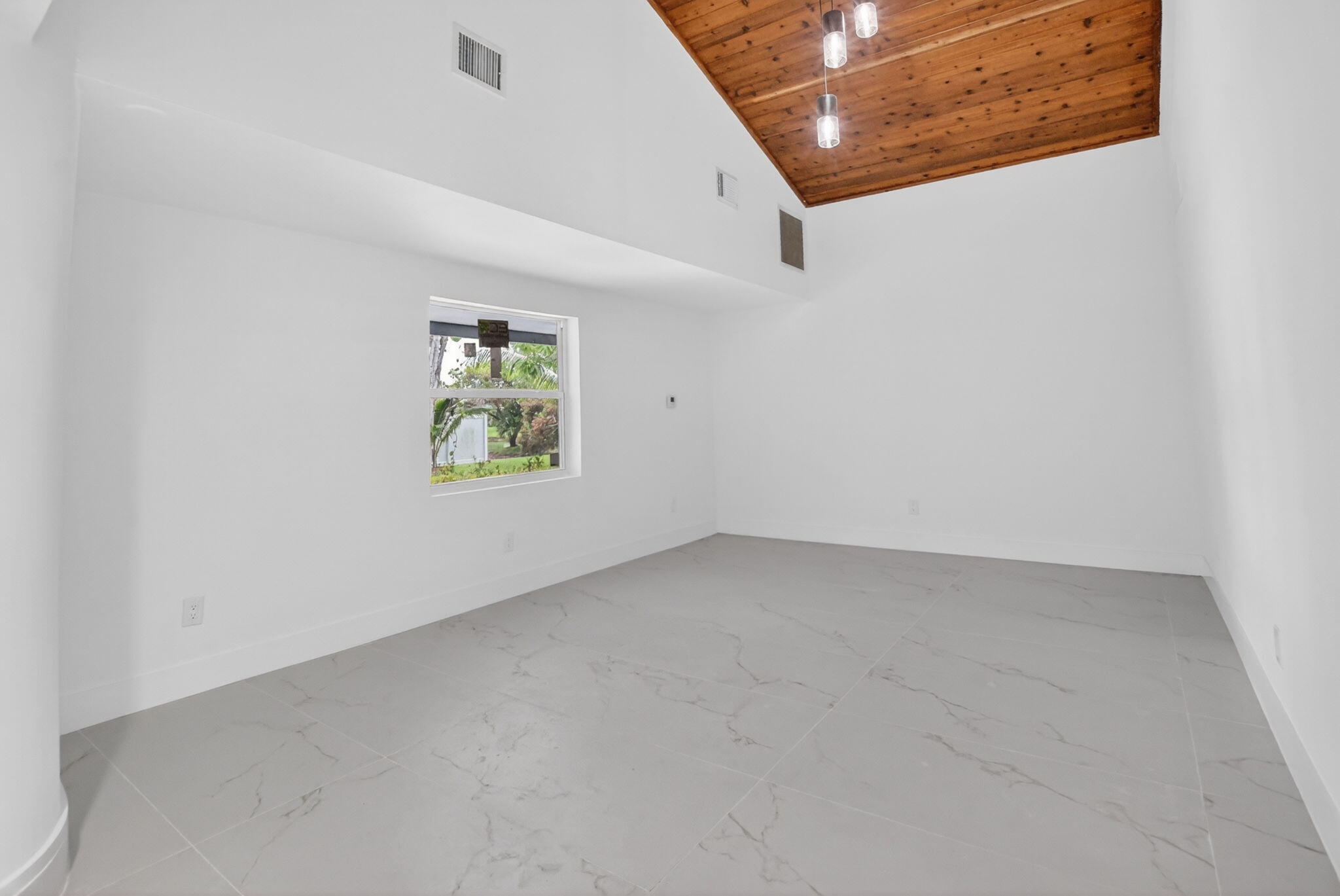 4701 Nw 1st Place Property Photo 19