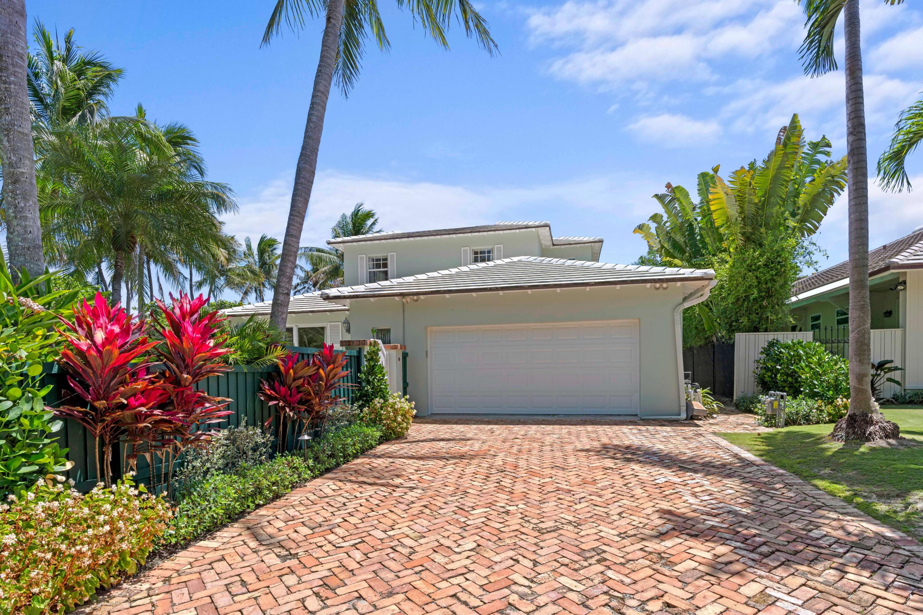1554 N Ocean Way Property Photo 3