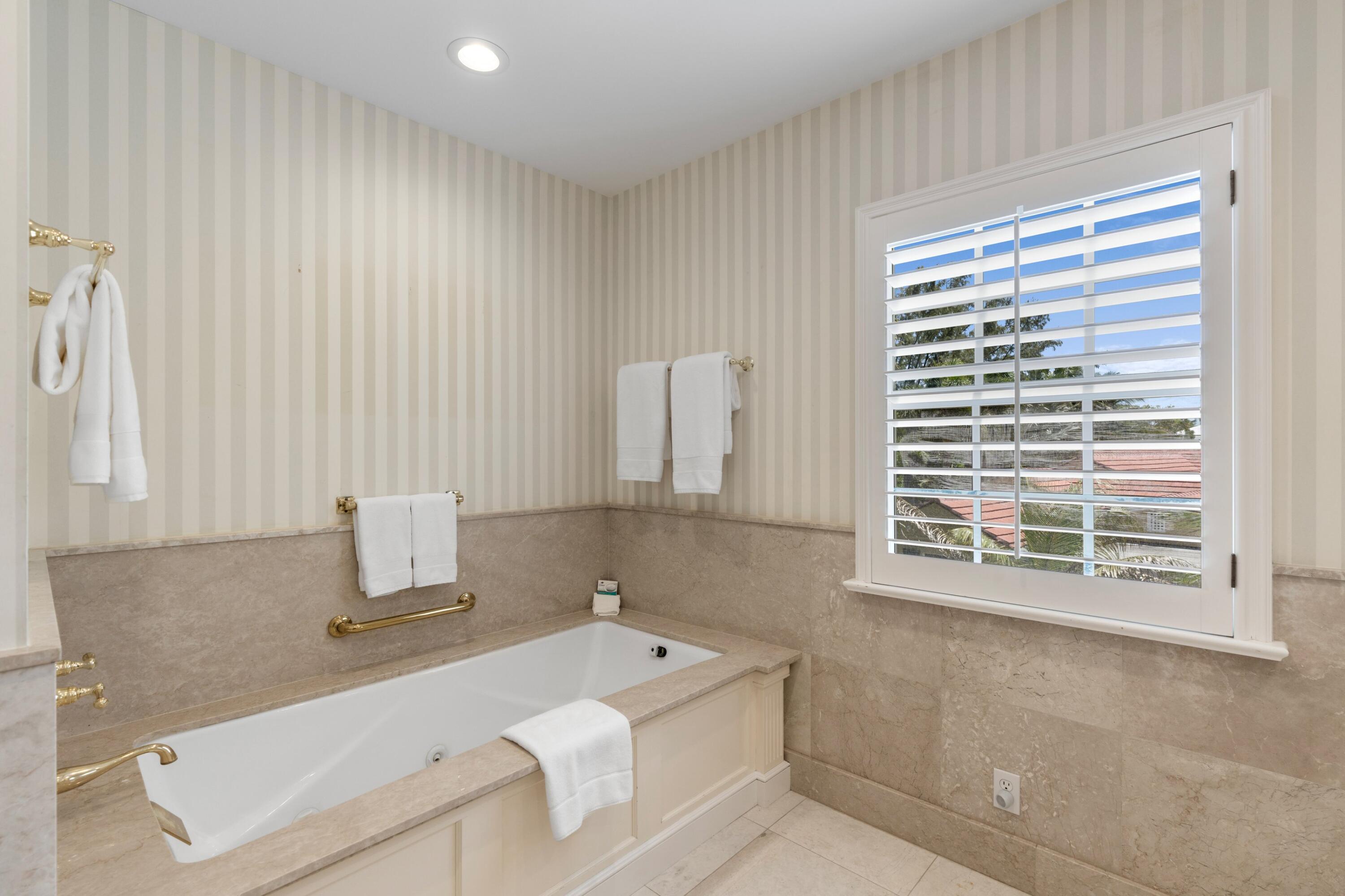 1554 N Ocean Way Property Photo 15