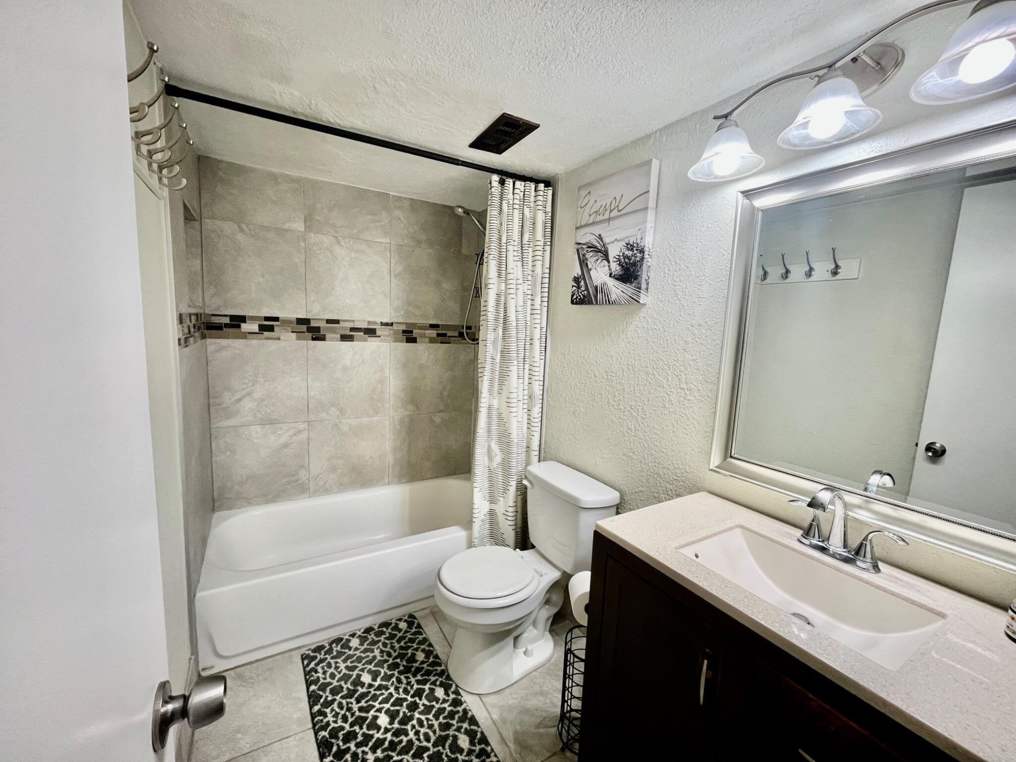 113 Lake Emerald Drive 209 Property Photo 10