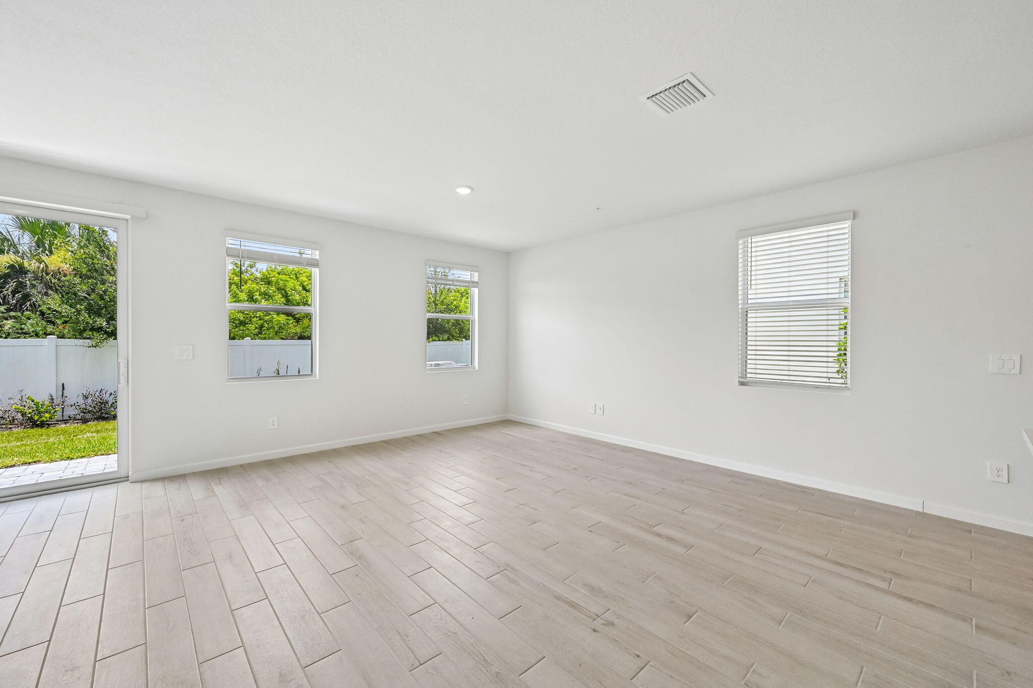 608 Salisbury Circle Property Photo 8