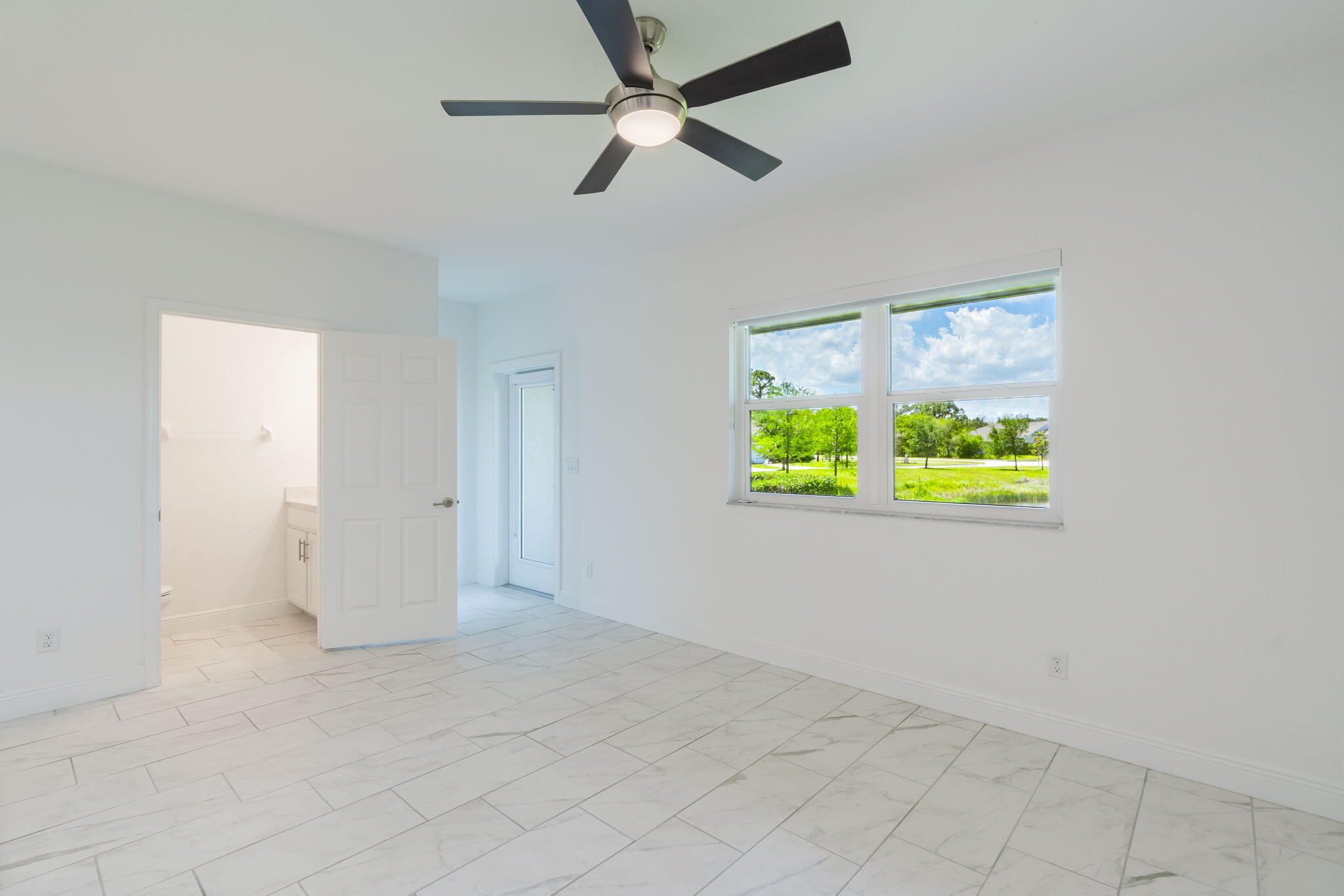 696 Ne Waters Edge Lane Property Photo 10