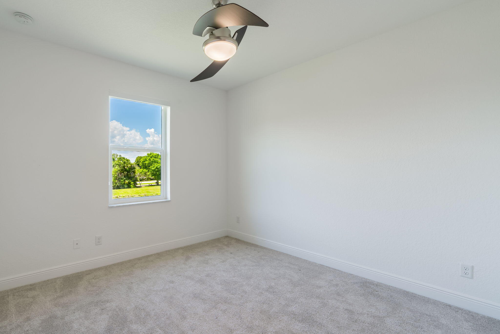 696 Ne Waters Edge Lane Property Photo 16
