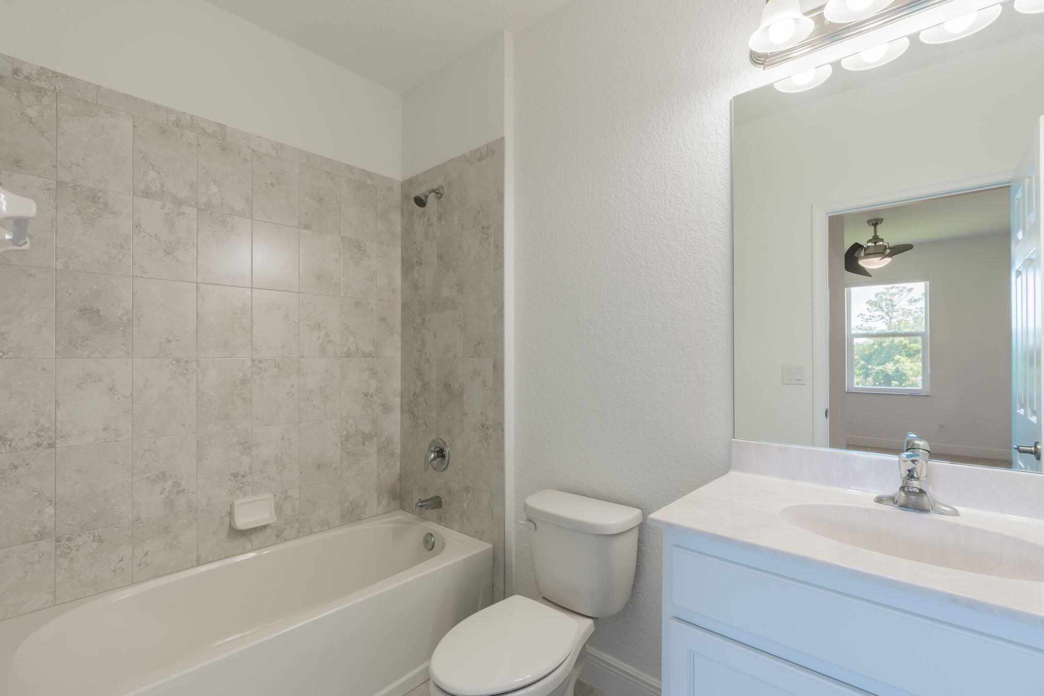 696 Ne Waters Edge Lane Property Photo 18
