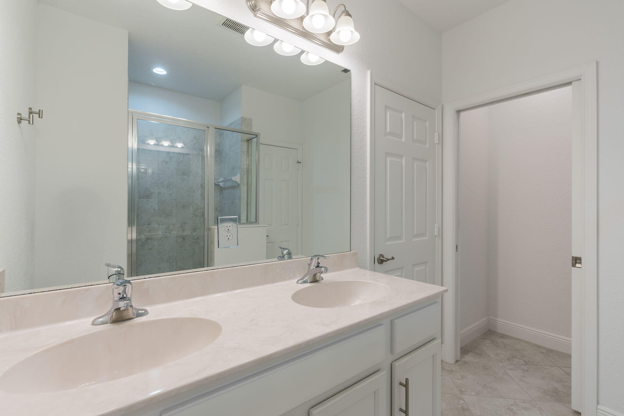 696 Ne Waters Edge Lane Property Photo 26