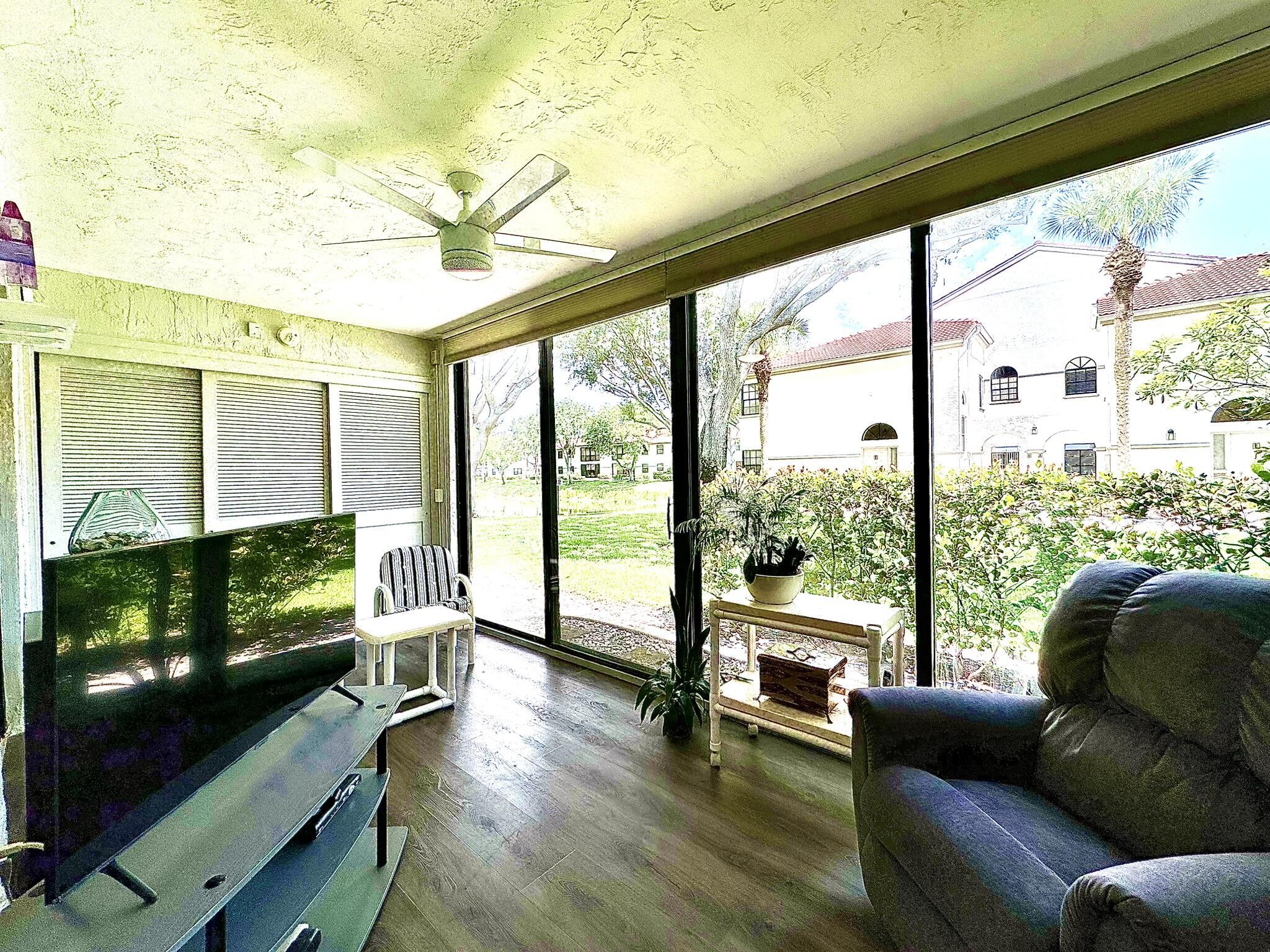 5135 Floria Drive E Property Photo 9