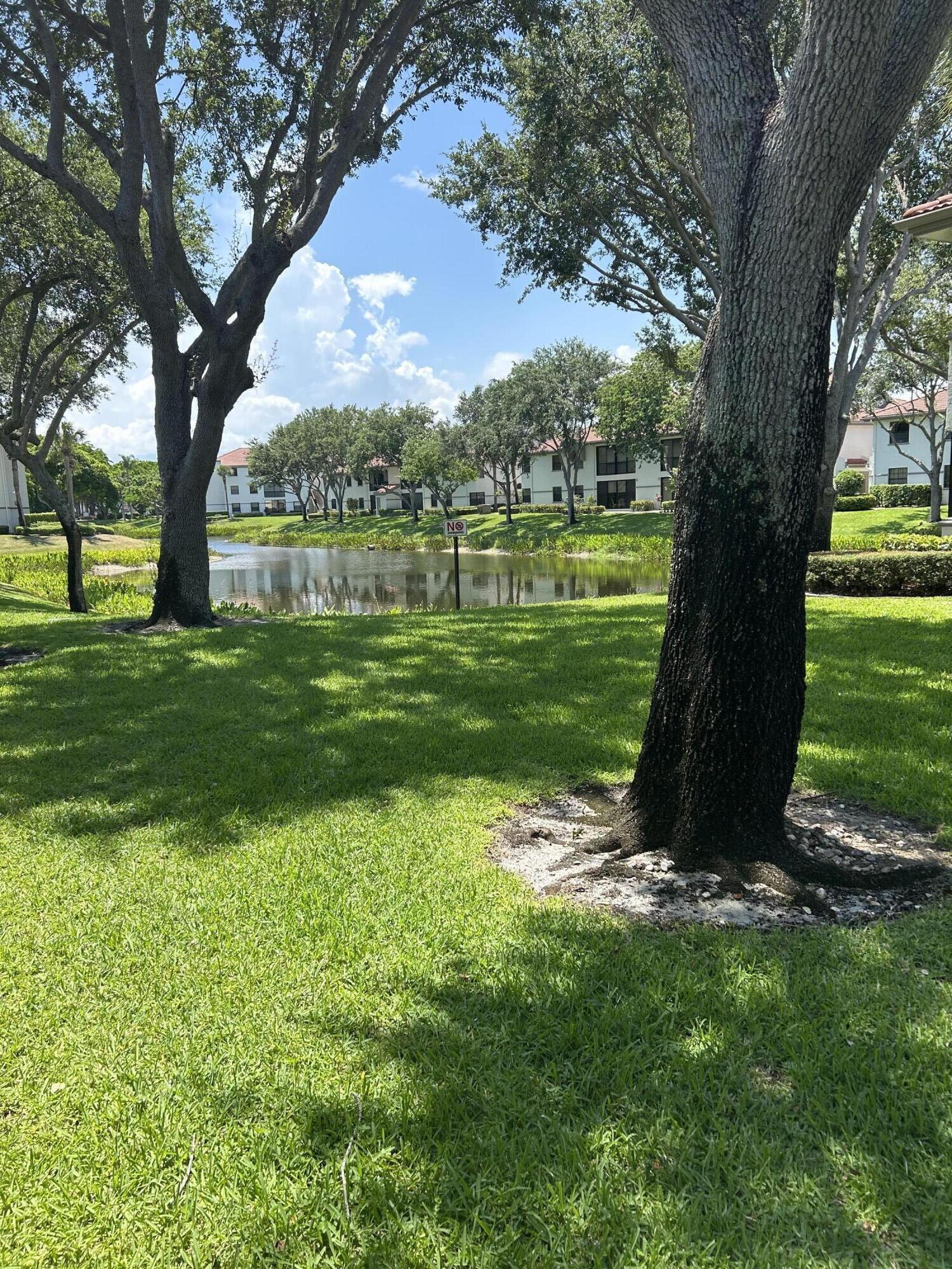 5135 Floria Drive E Property Photo 10