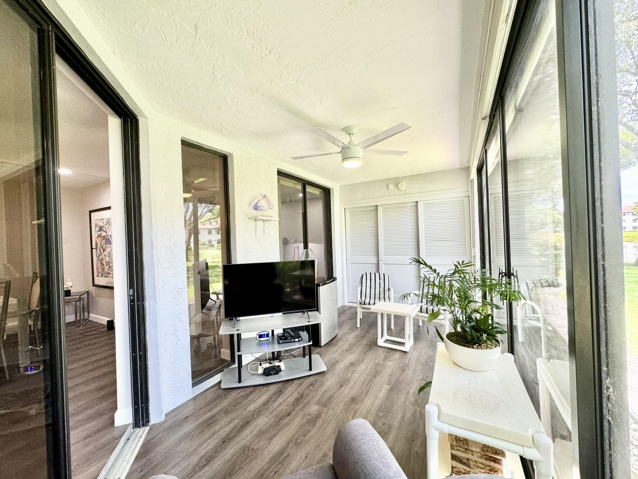 5135 Floria Drive E Property Photo 11