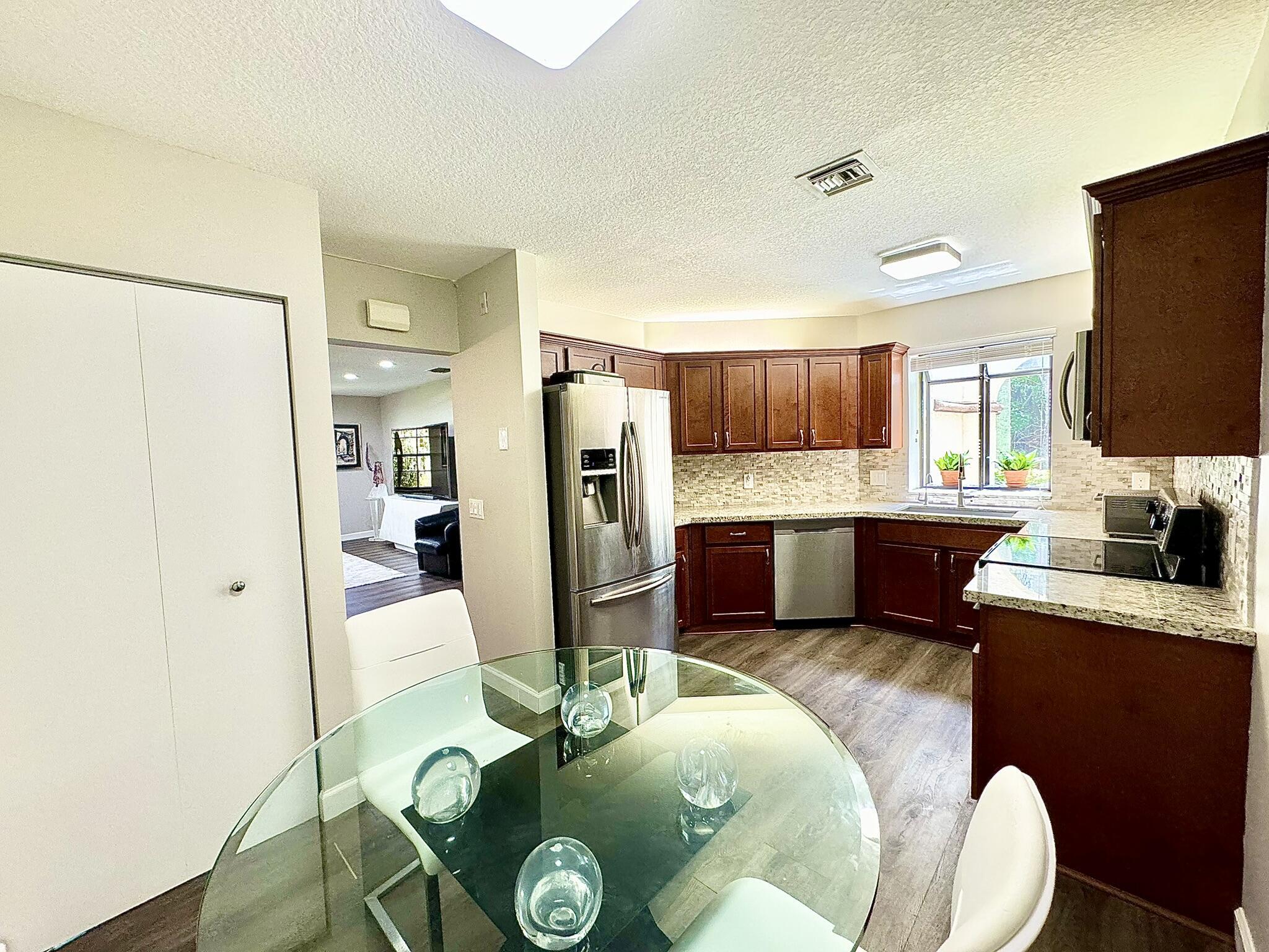 5135 Floria Drive E Property Photo 17