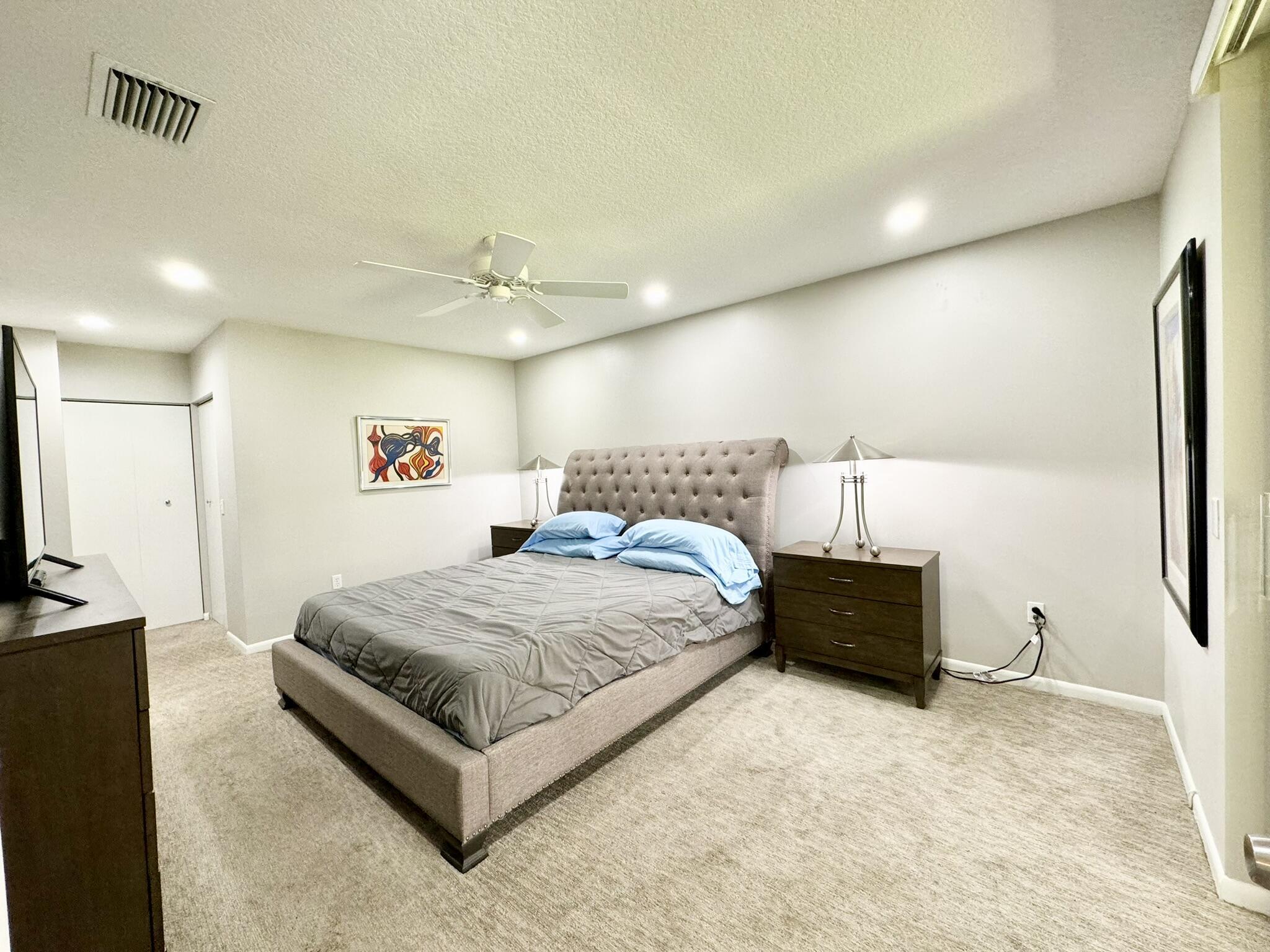 5135 Floria Drive E Property Photo 19