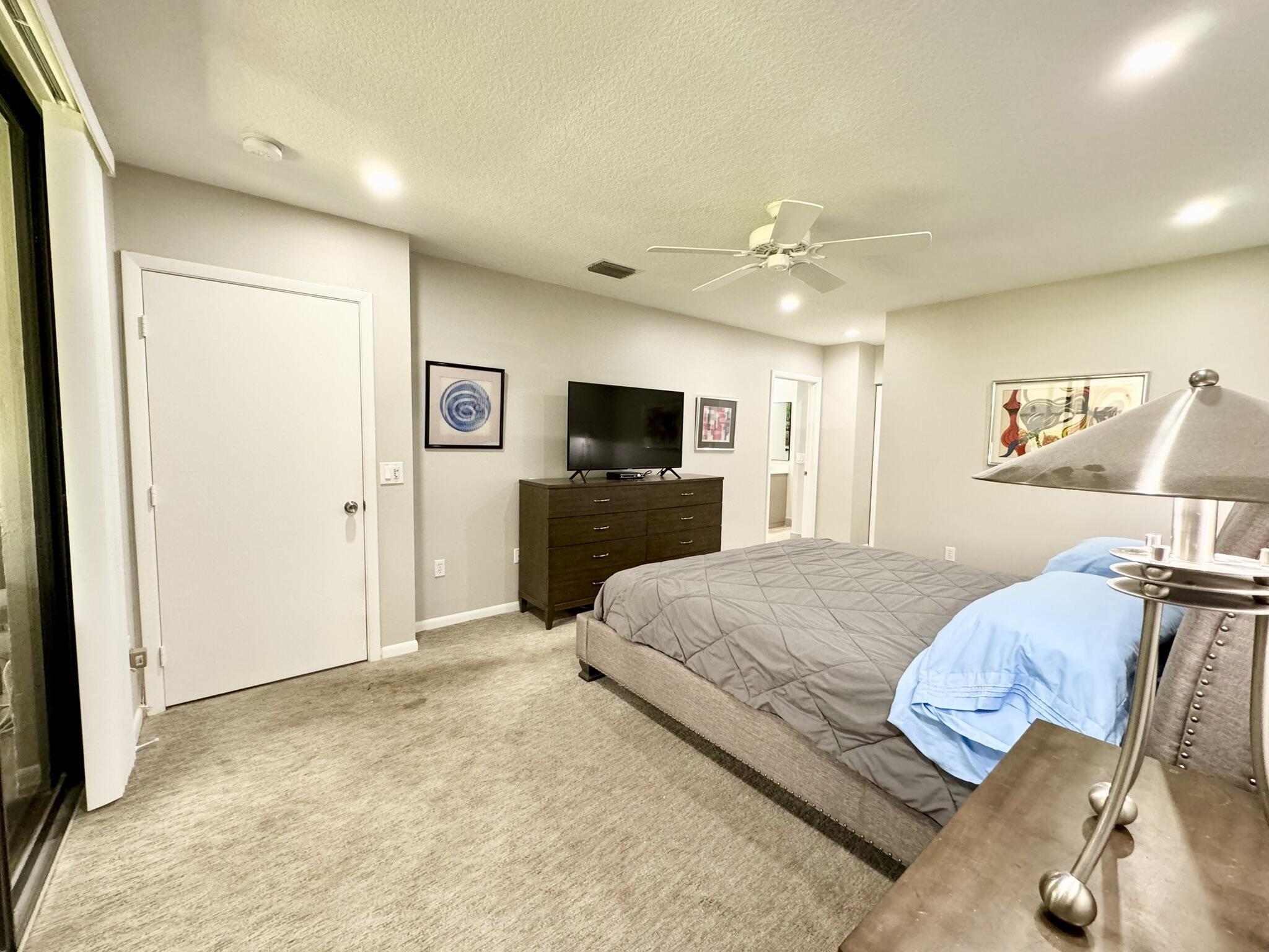 5135 Floria Drive E Property Photo 20