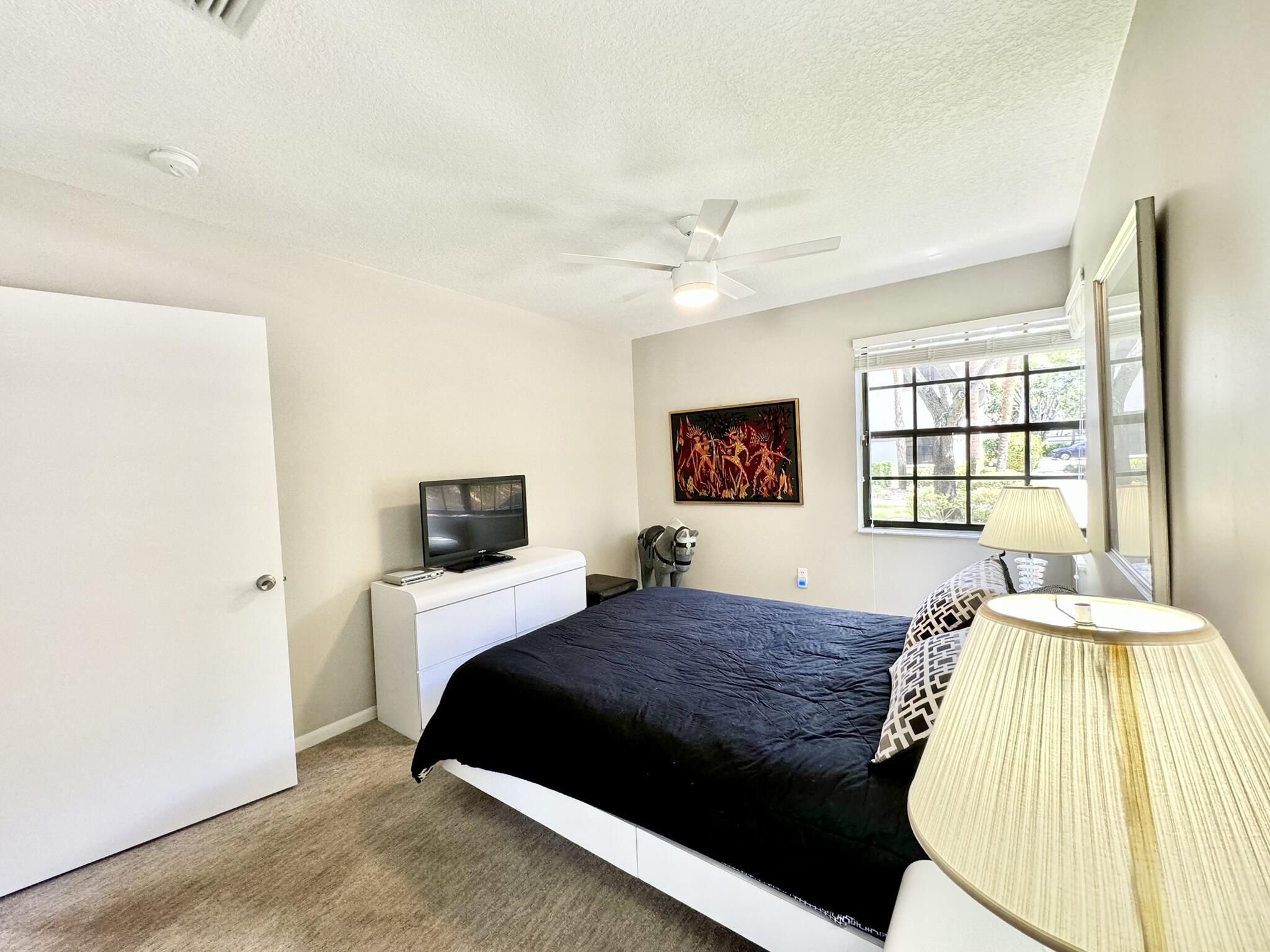 5135 Floria Drive E Property Photo 27