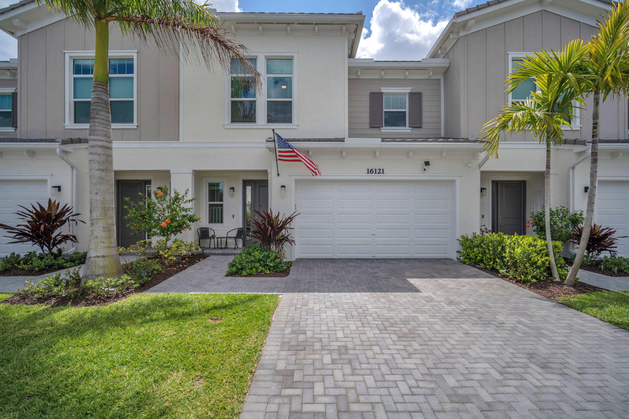 16121 Oakview Drive Property Photo 1