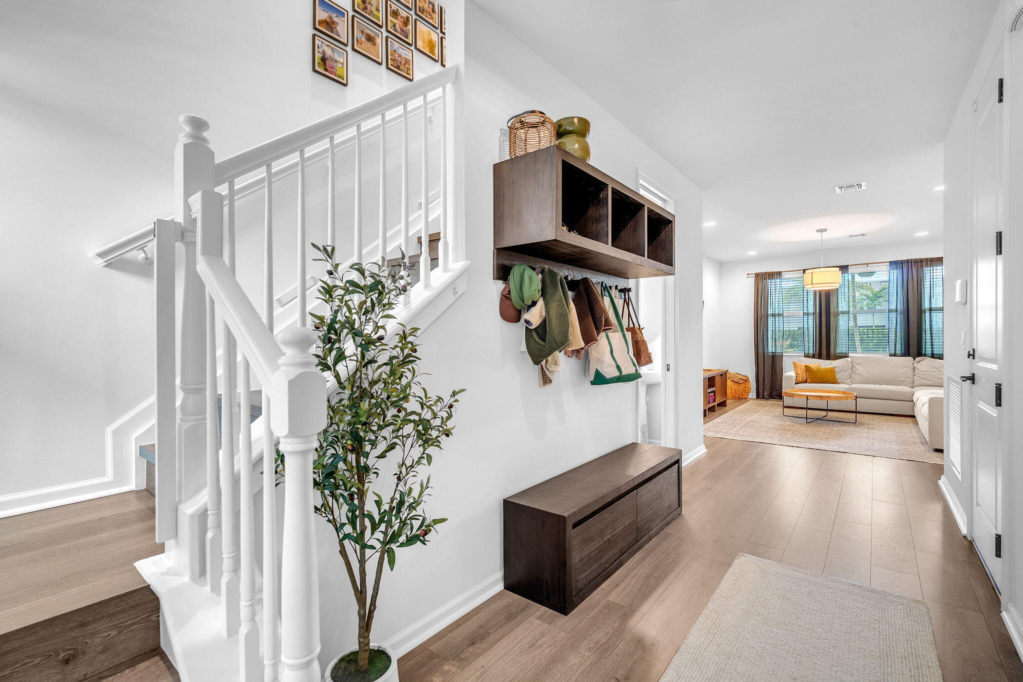 16121 Oakview Drive Property Photo 4
