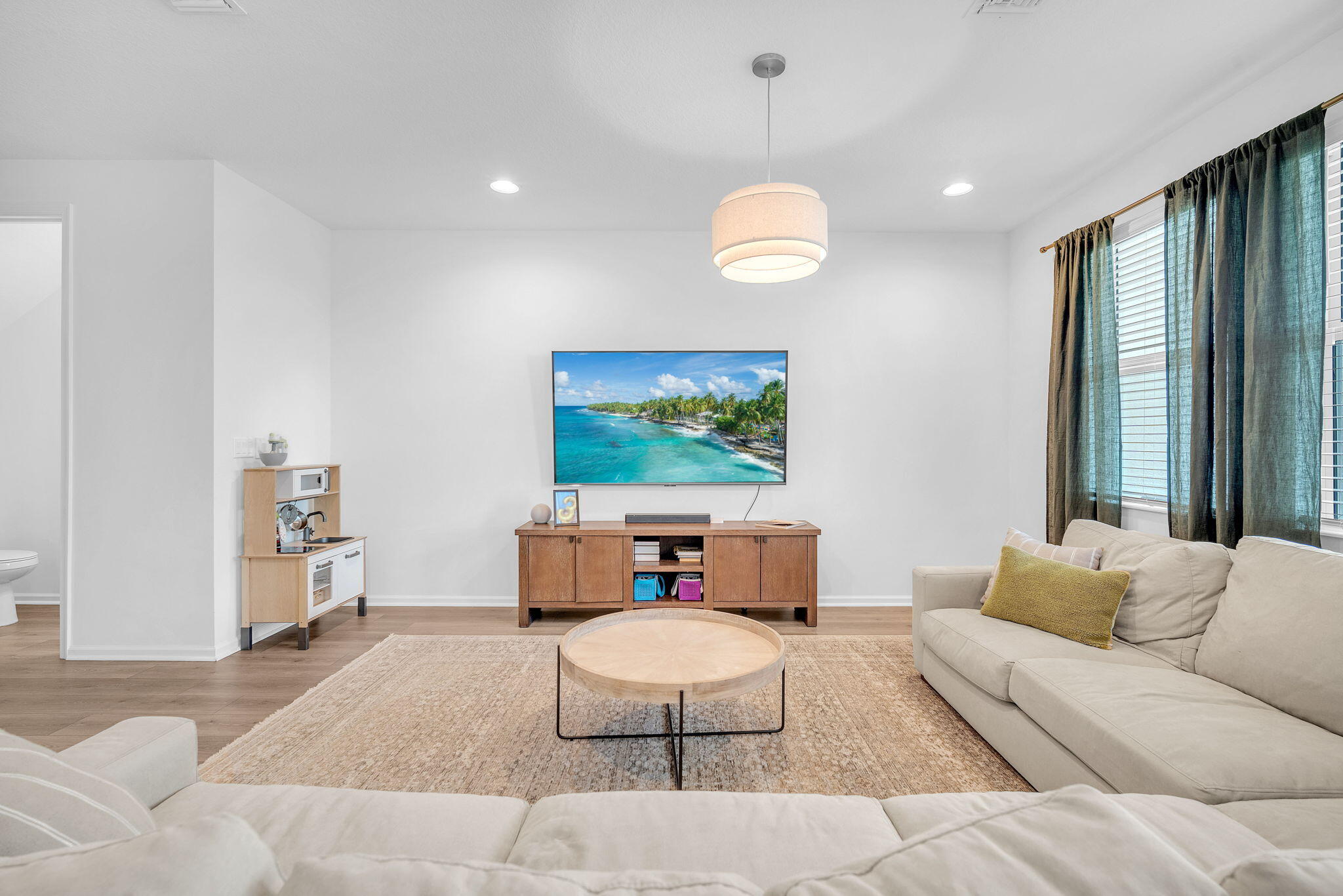 16121 Oakview Drive Property Photo 10