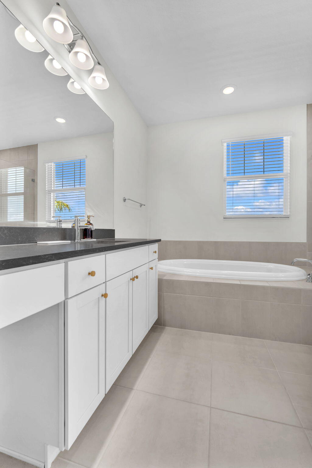 16121 Oakview Drive Property Photo 31