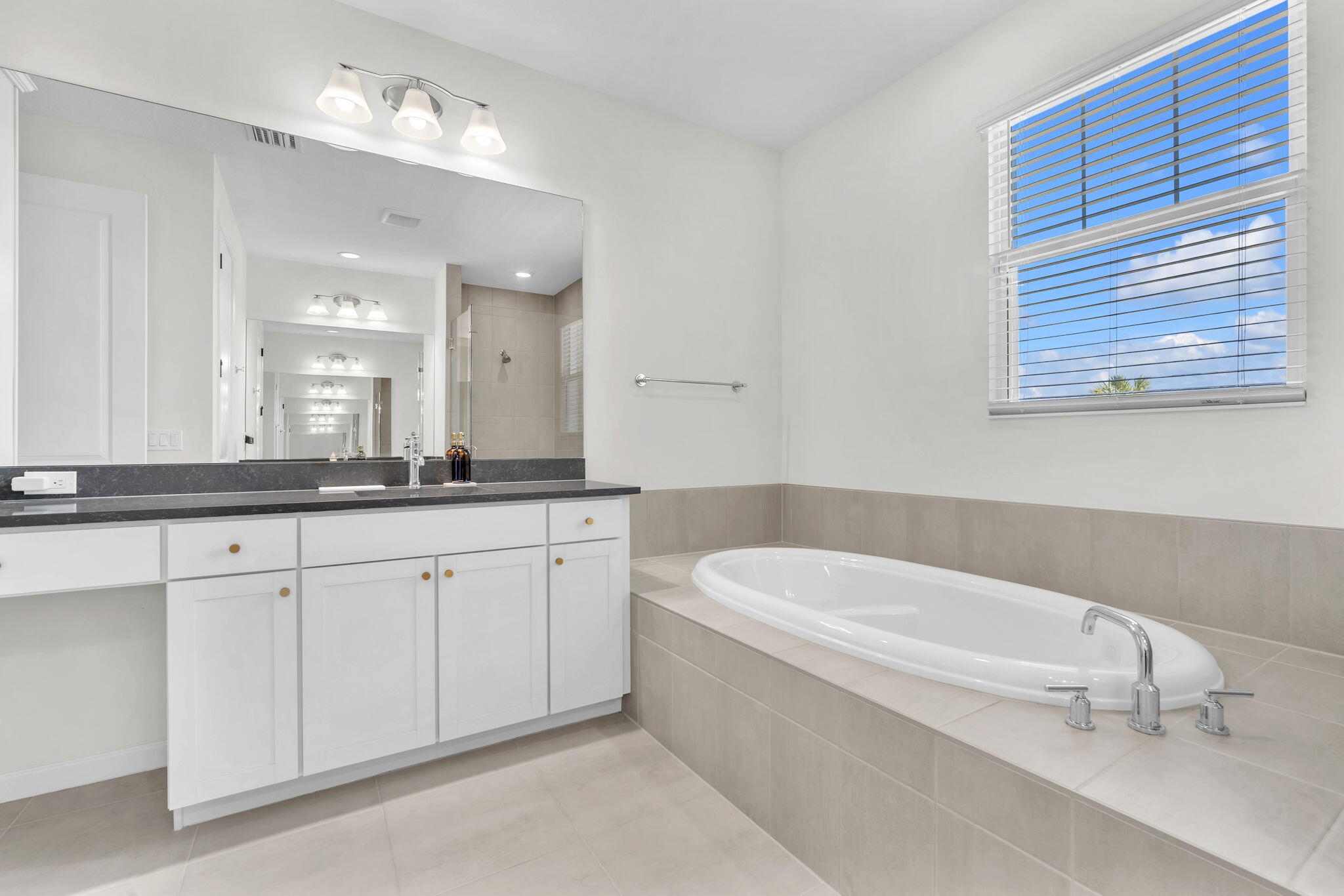 16121 Oakview Drive Property Photo 35