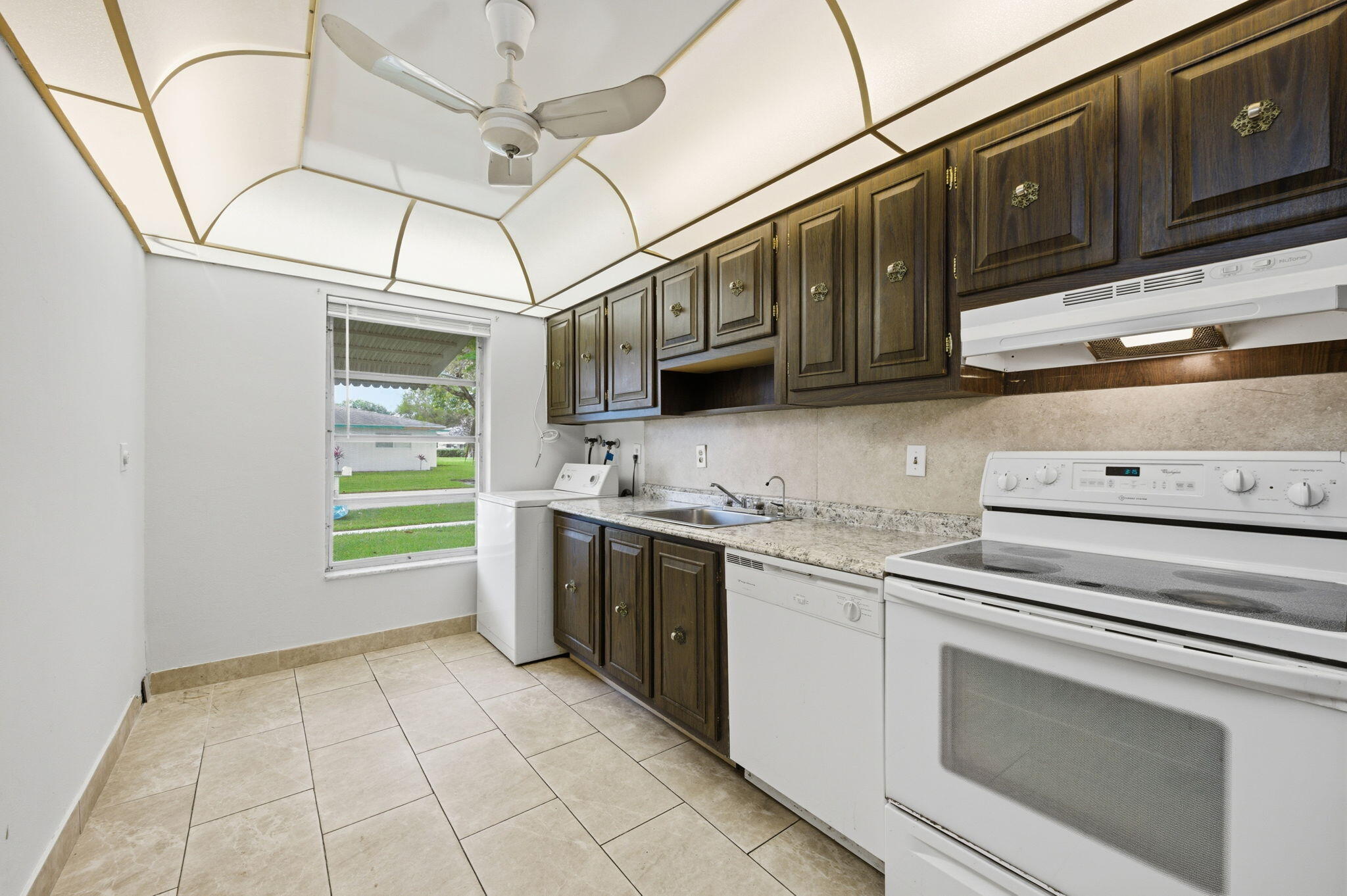 1043 Nw 85th Avenue B-4 Property Photo 6