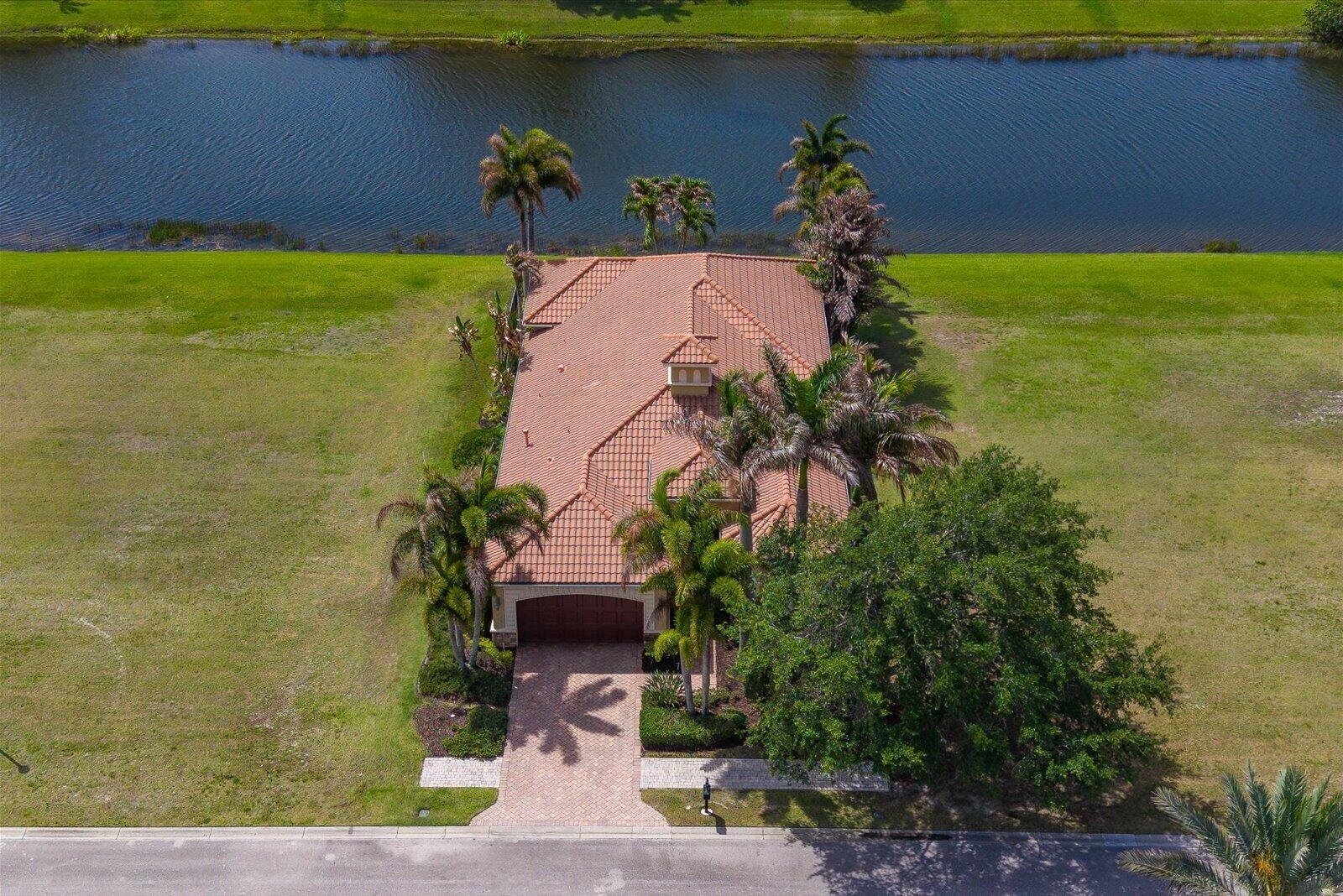 116 SE Bella Strano Property Photo 1