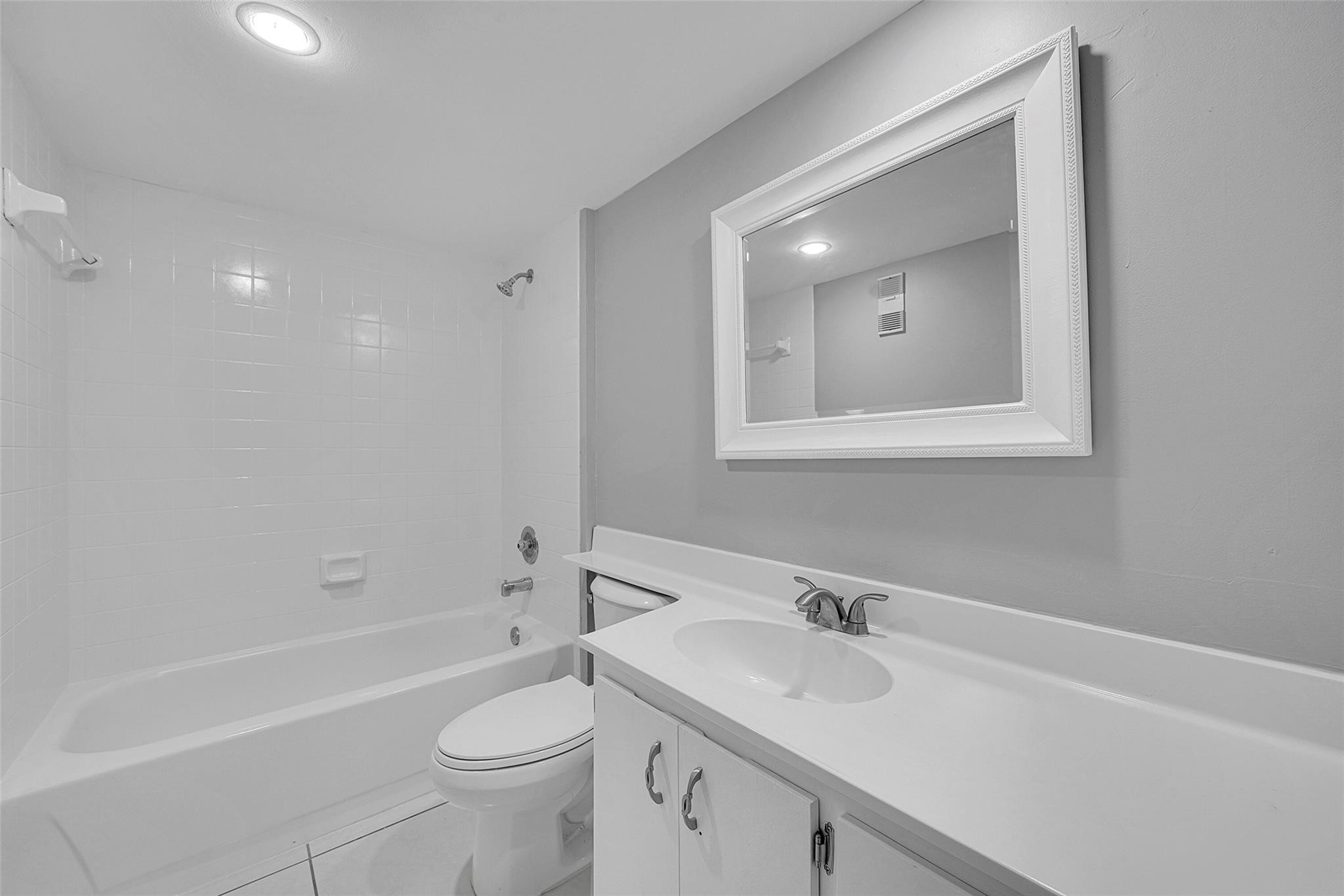 1713 Whitehall Drive 103 Property Photo 13