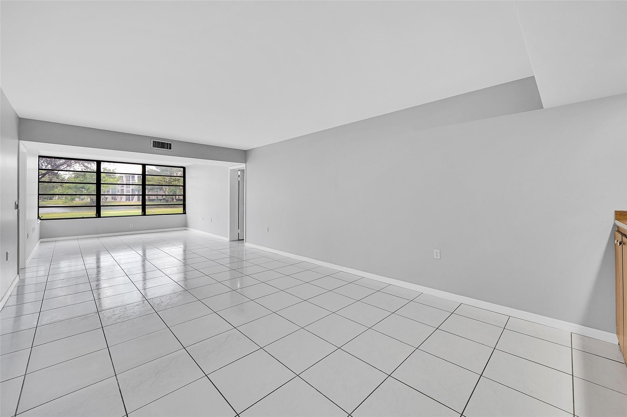 1713 Whitehall Drive 103 Property Photo 14