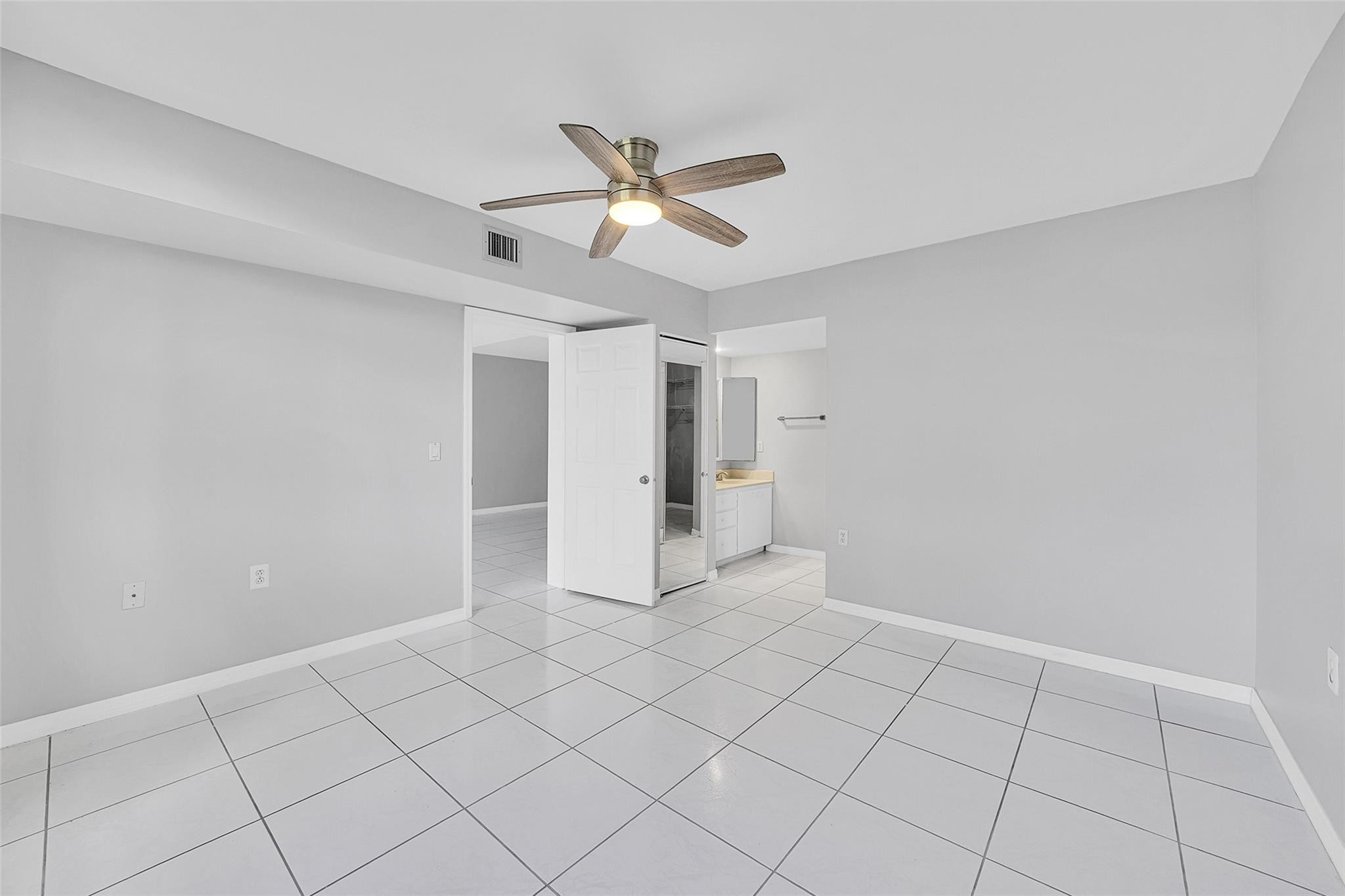 1713 Whitehall Drive 103 Property Photo 23