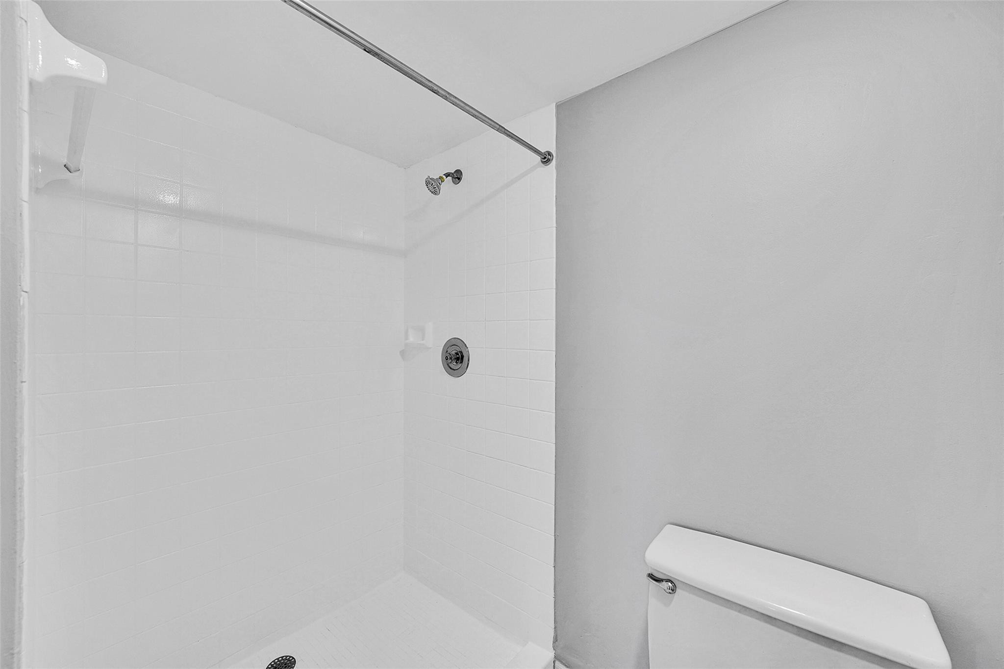 1713 Whitehall Drive 103 Property Photo 25