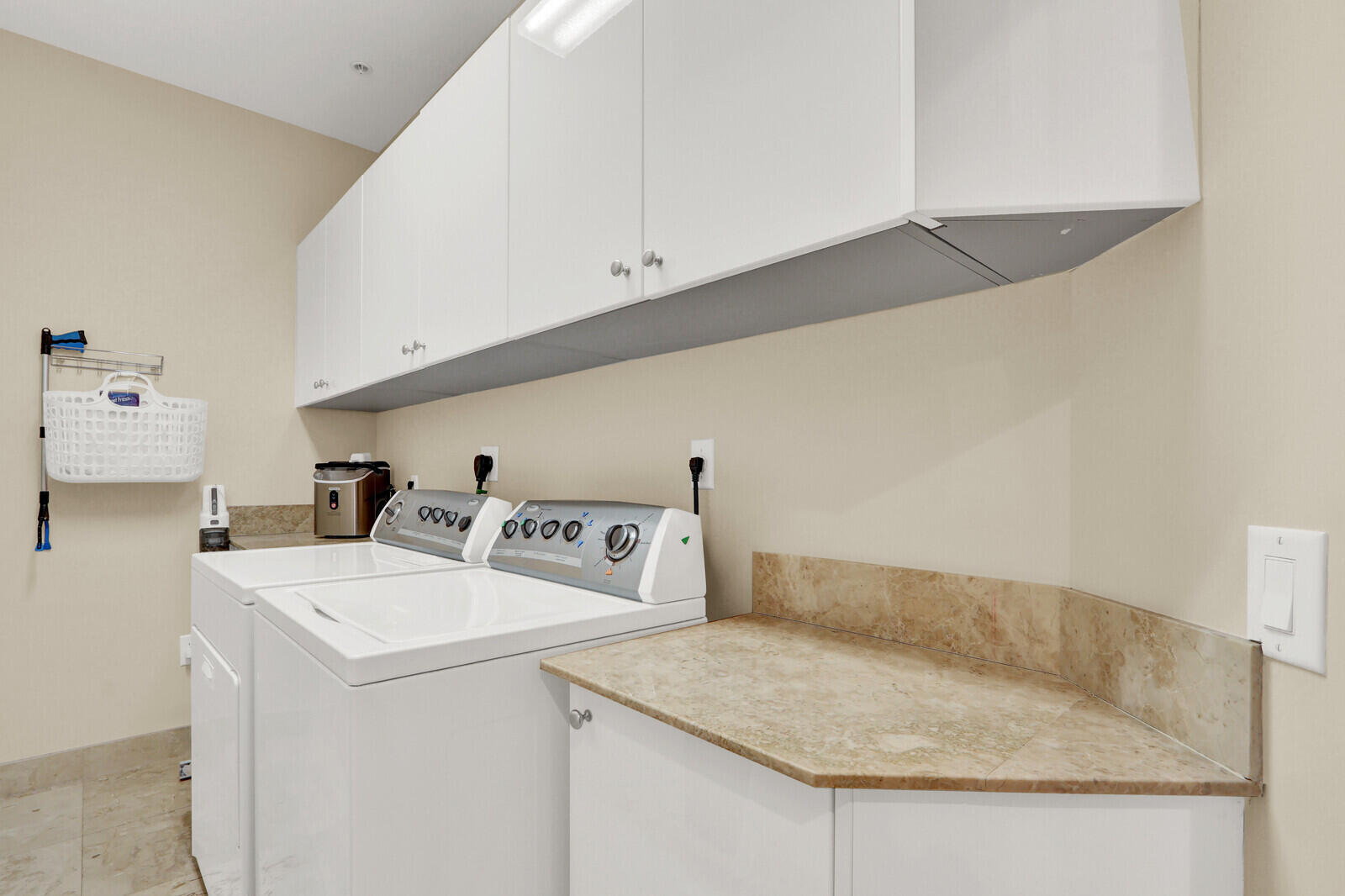 3610 Gardens Parkway 202a Property Photo 25
