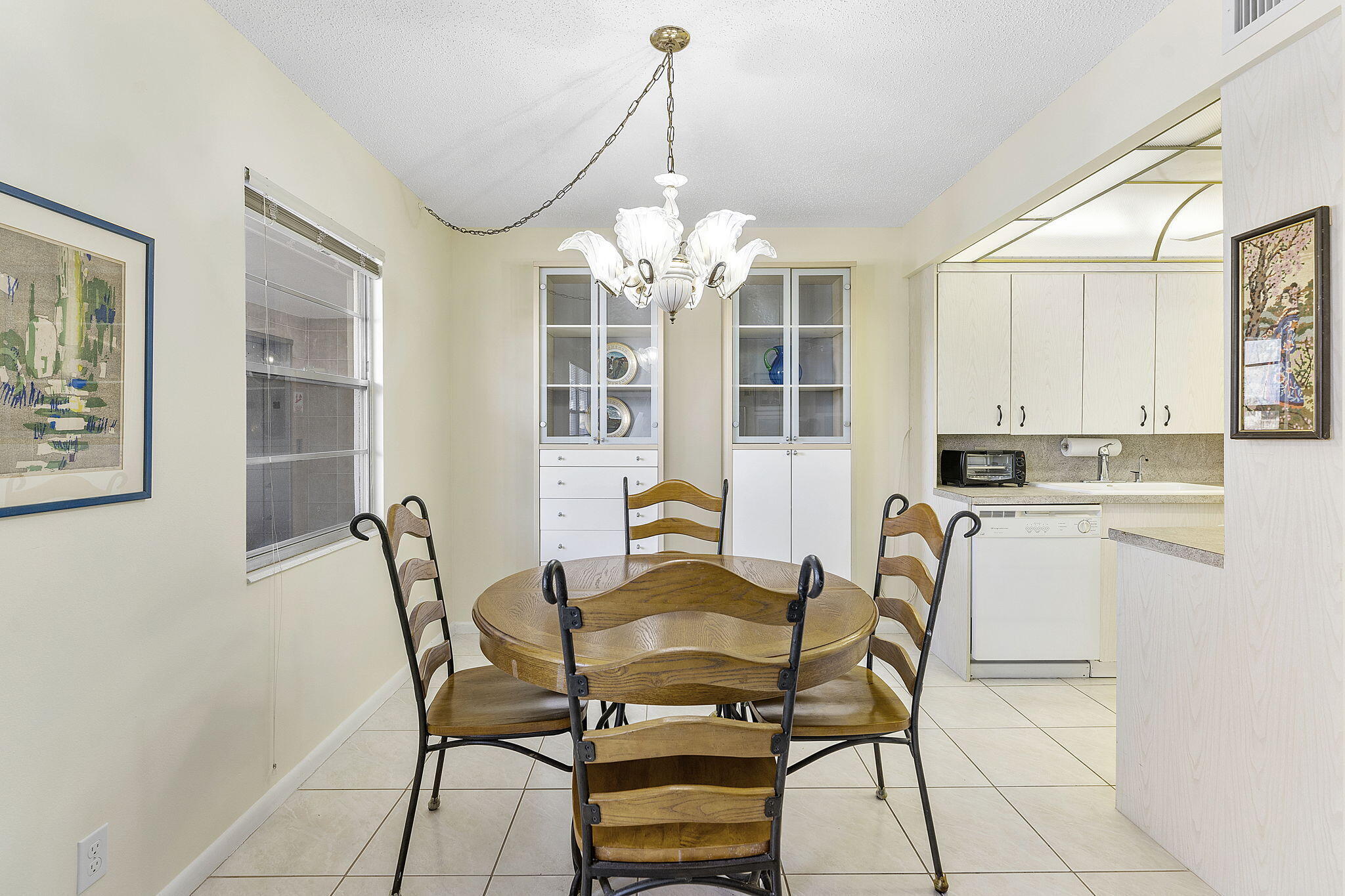 3027 Guildford B Property Photo 5