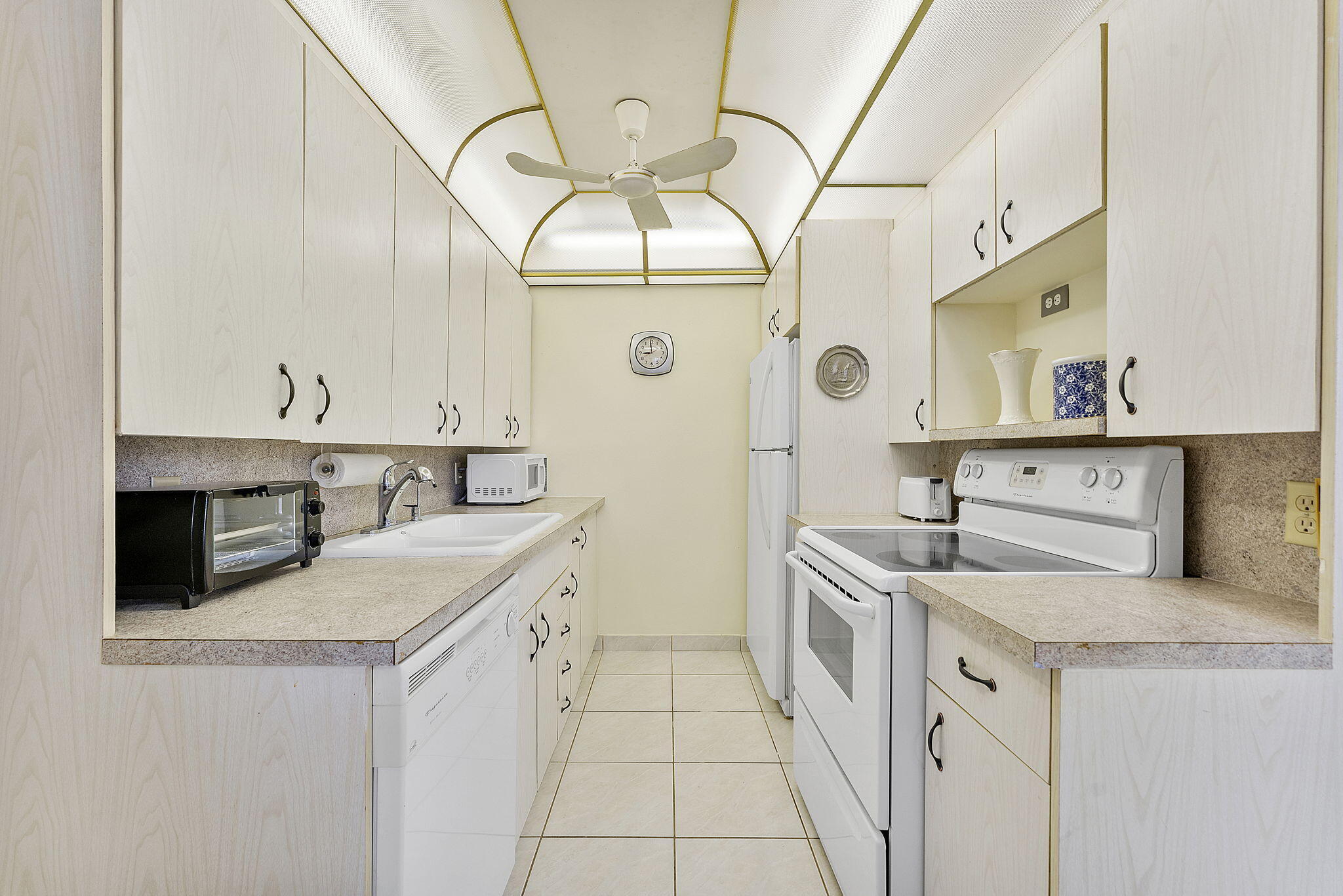 3027 Guildford B Property Photo 6