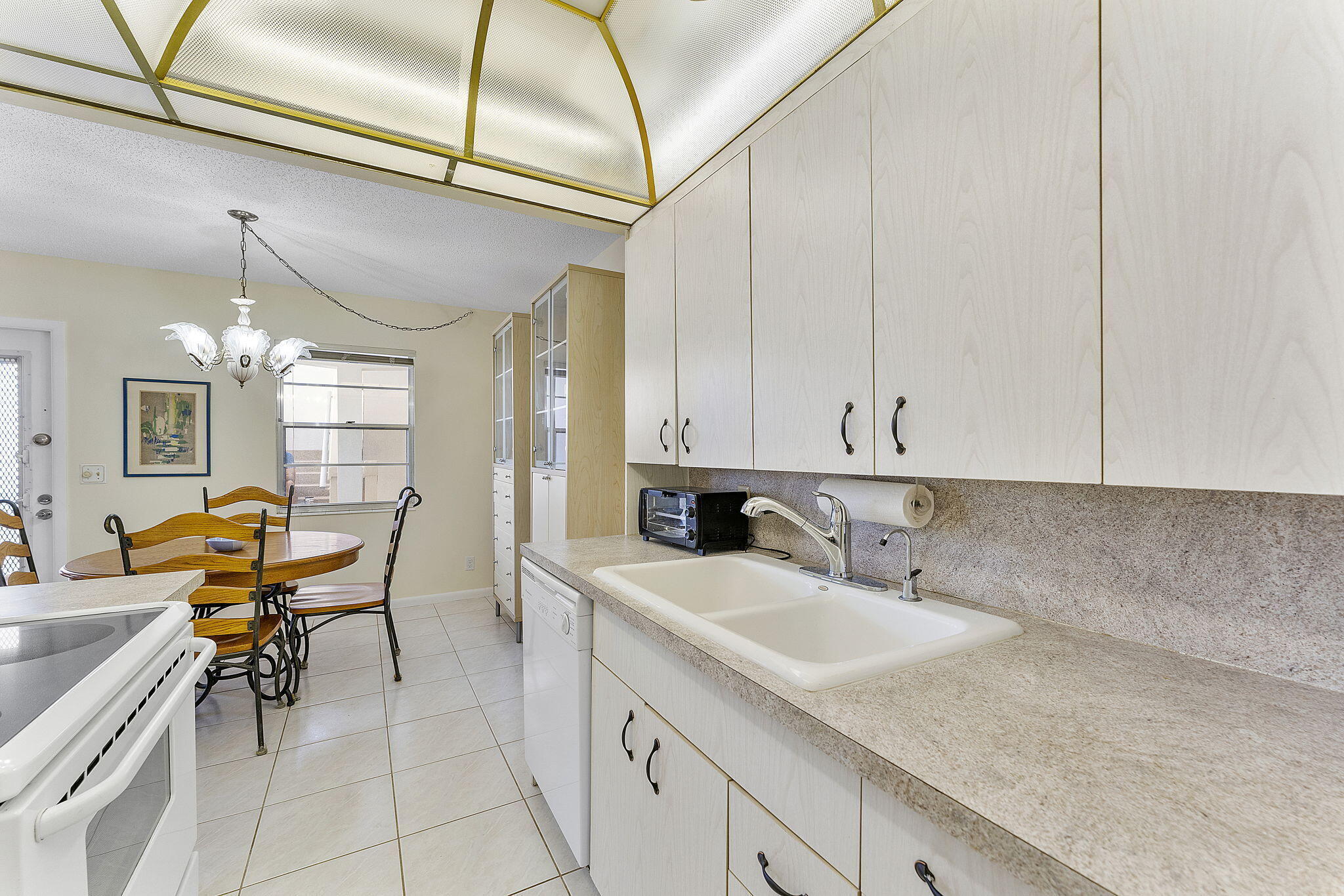 3027 Guildford B Property Photo 7