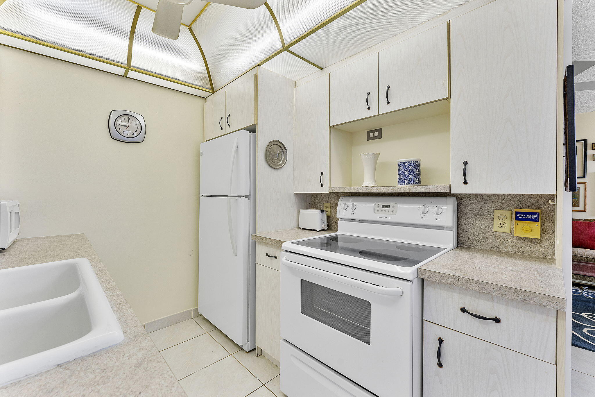 3027 Guildford B Property Photo 8