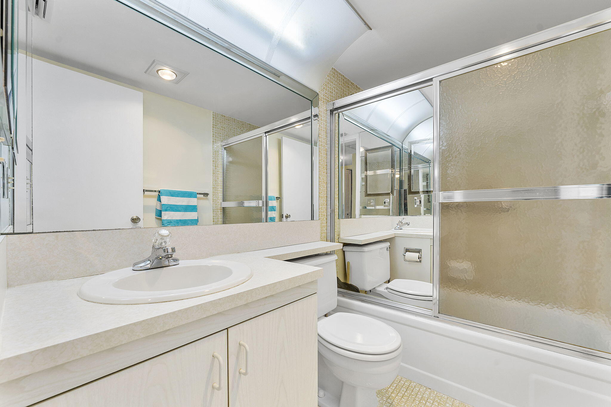 3027 Guildford B Property Photo 22