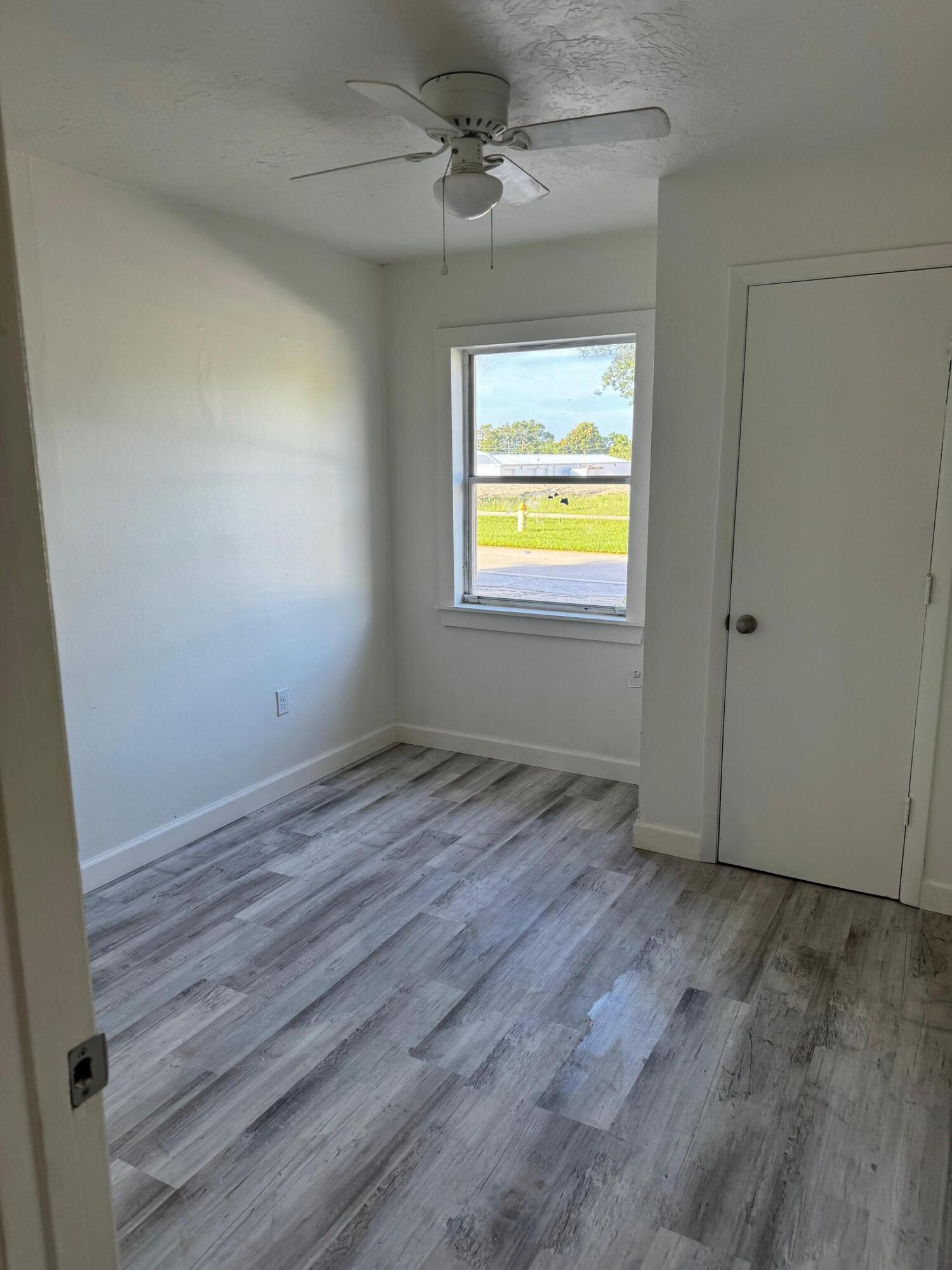 520 S Main Avenue Property Photo 7