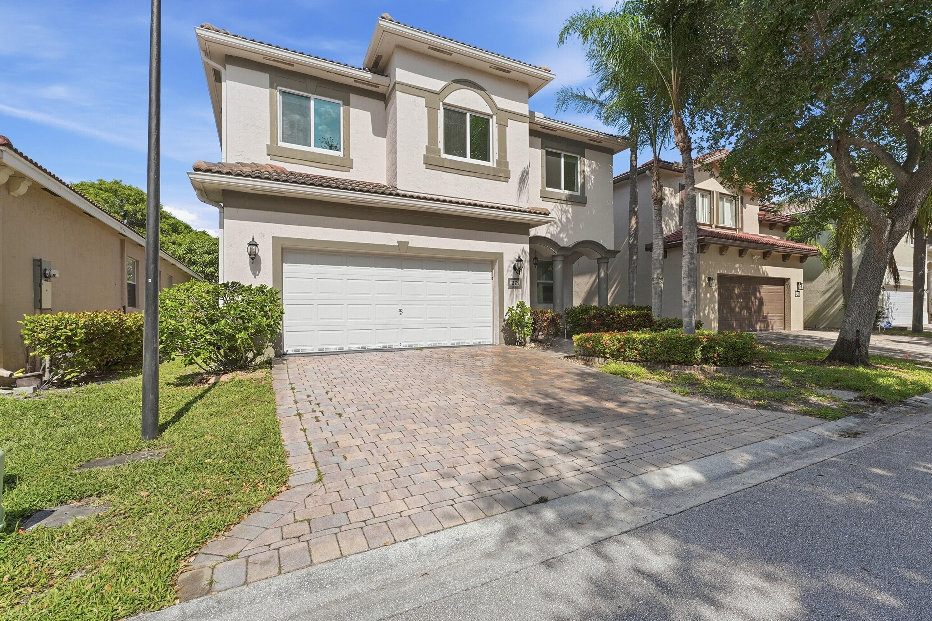 1275 Rosegate Boulevard Property Photo 2