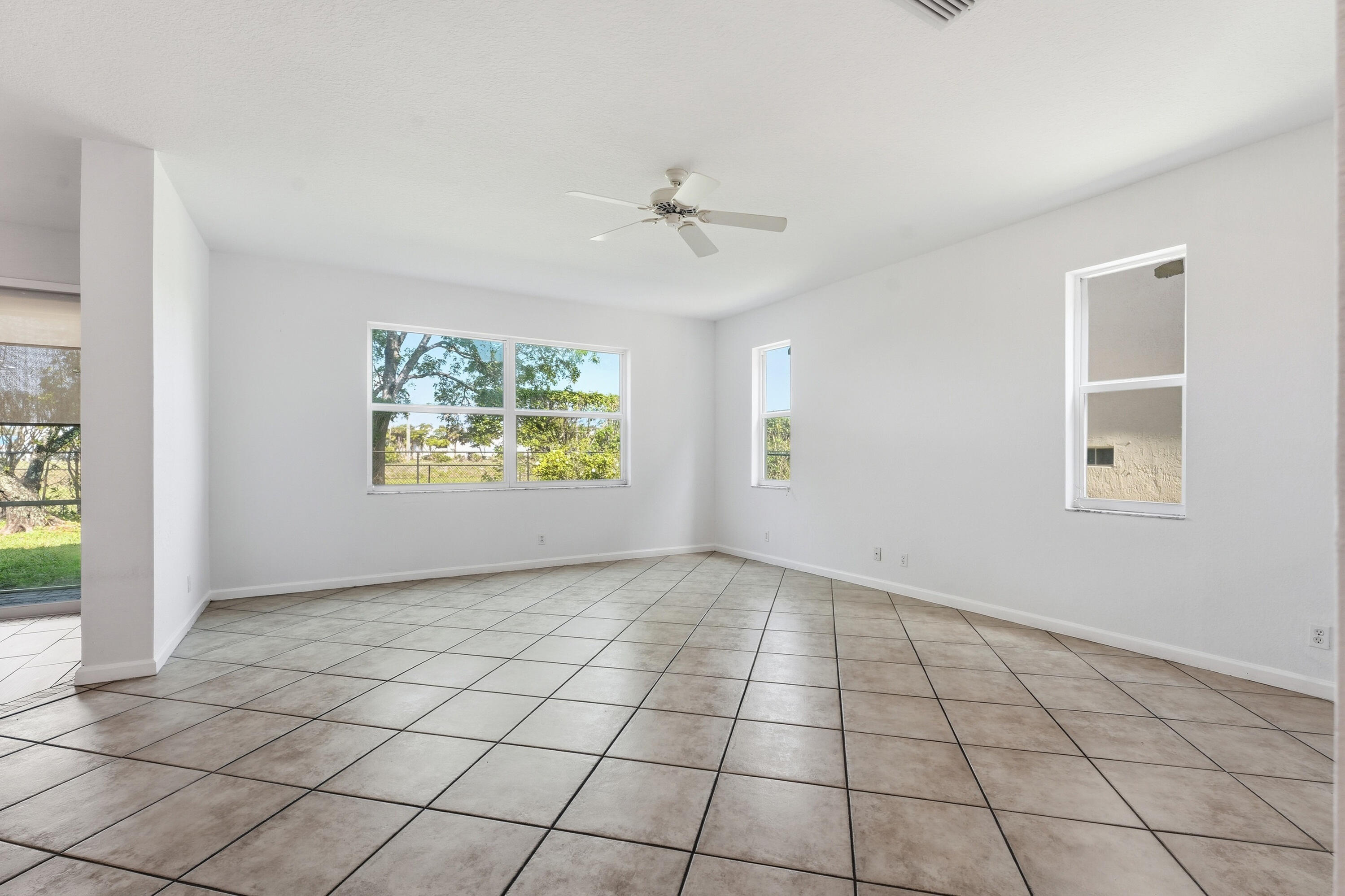1275 Rosegate Boulevard Property Photo 6
