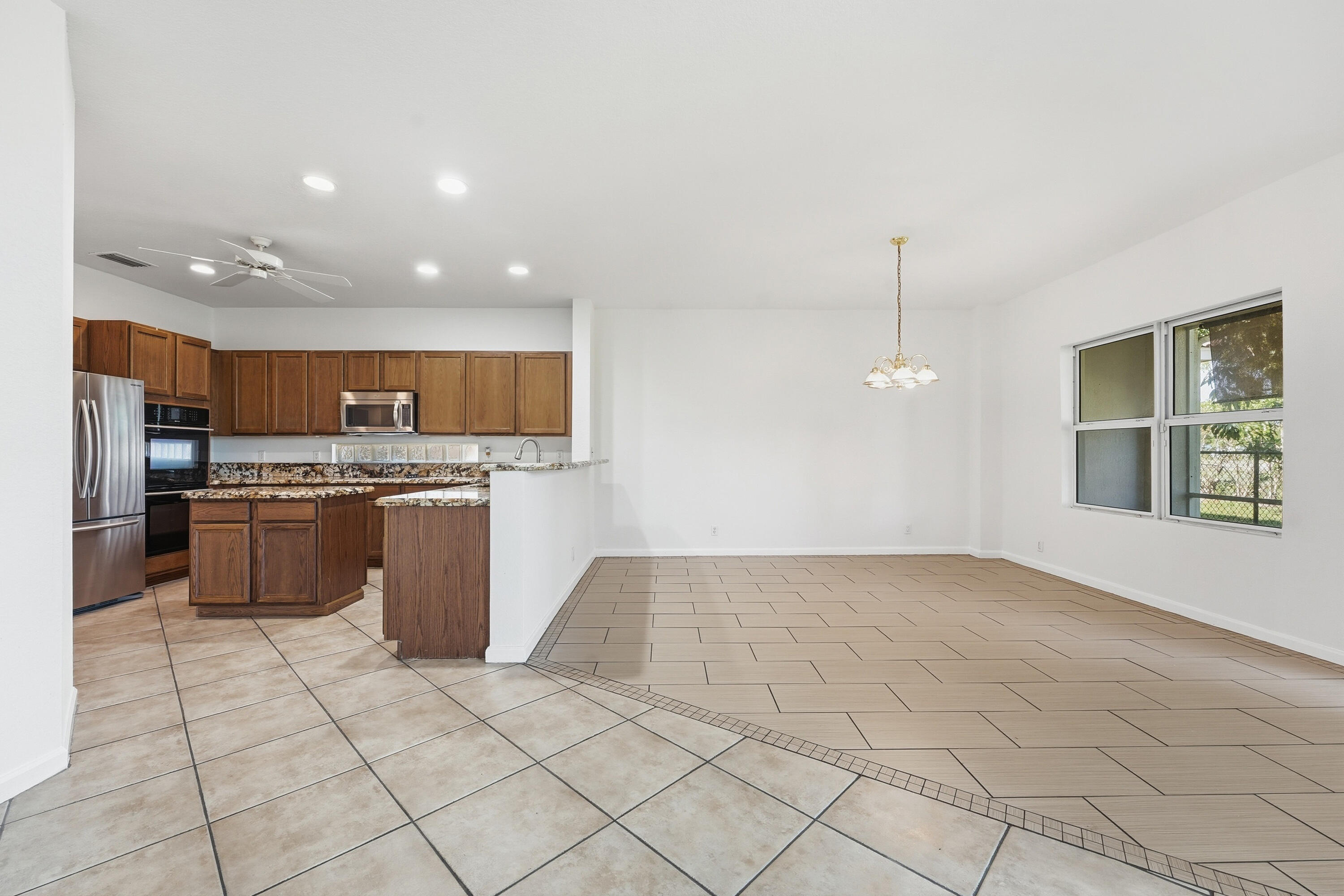 1275 Rosegate Boulevard Property Photo 8