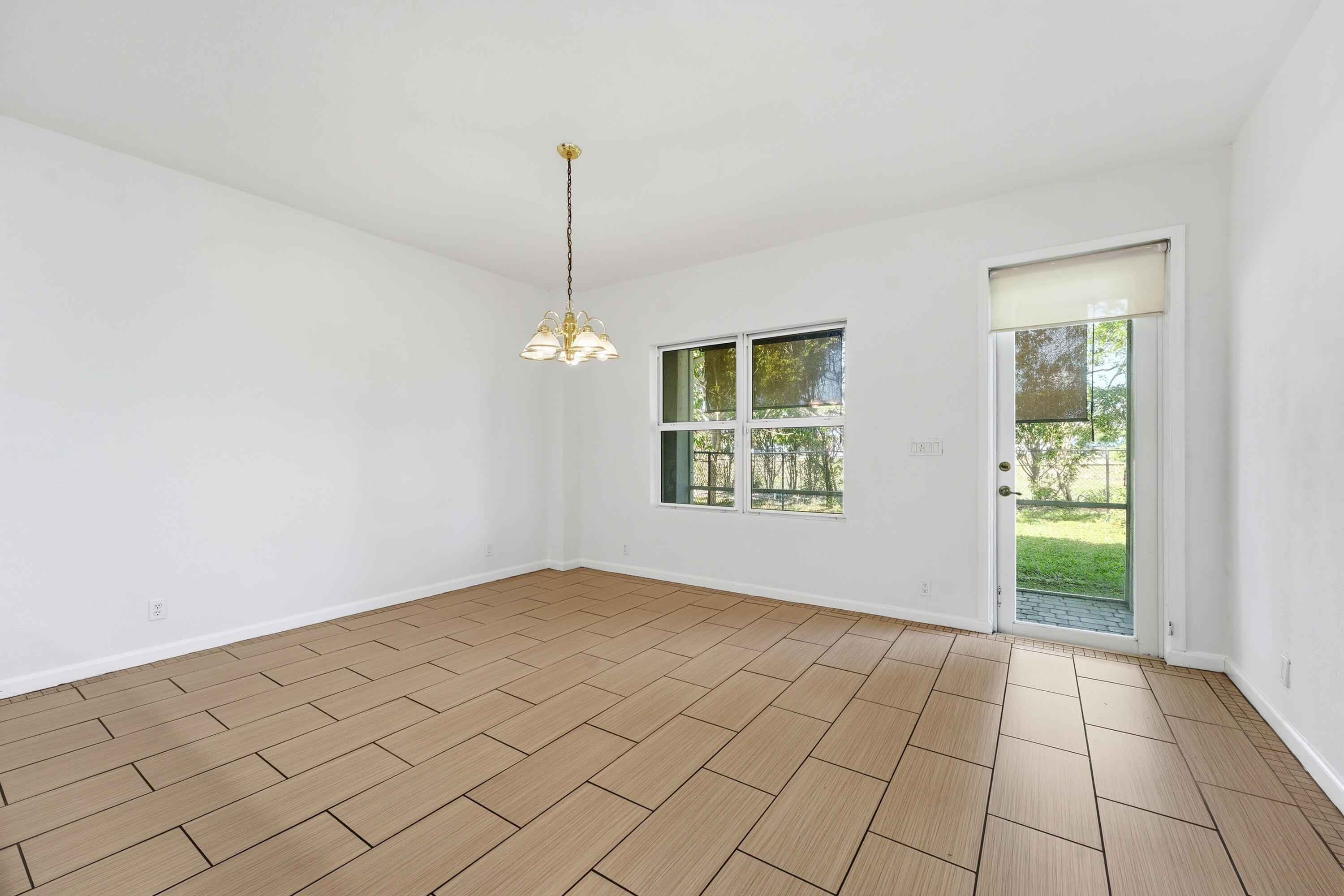 1275 Rosegate Boulevard Property Photo 9
