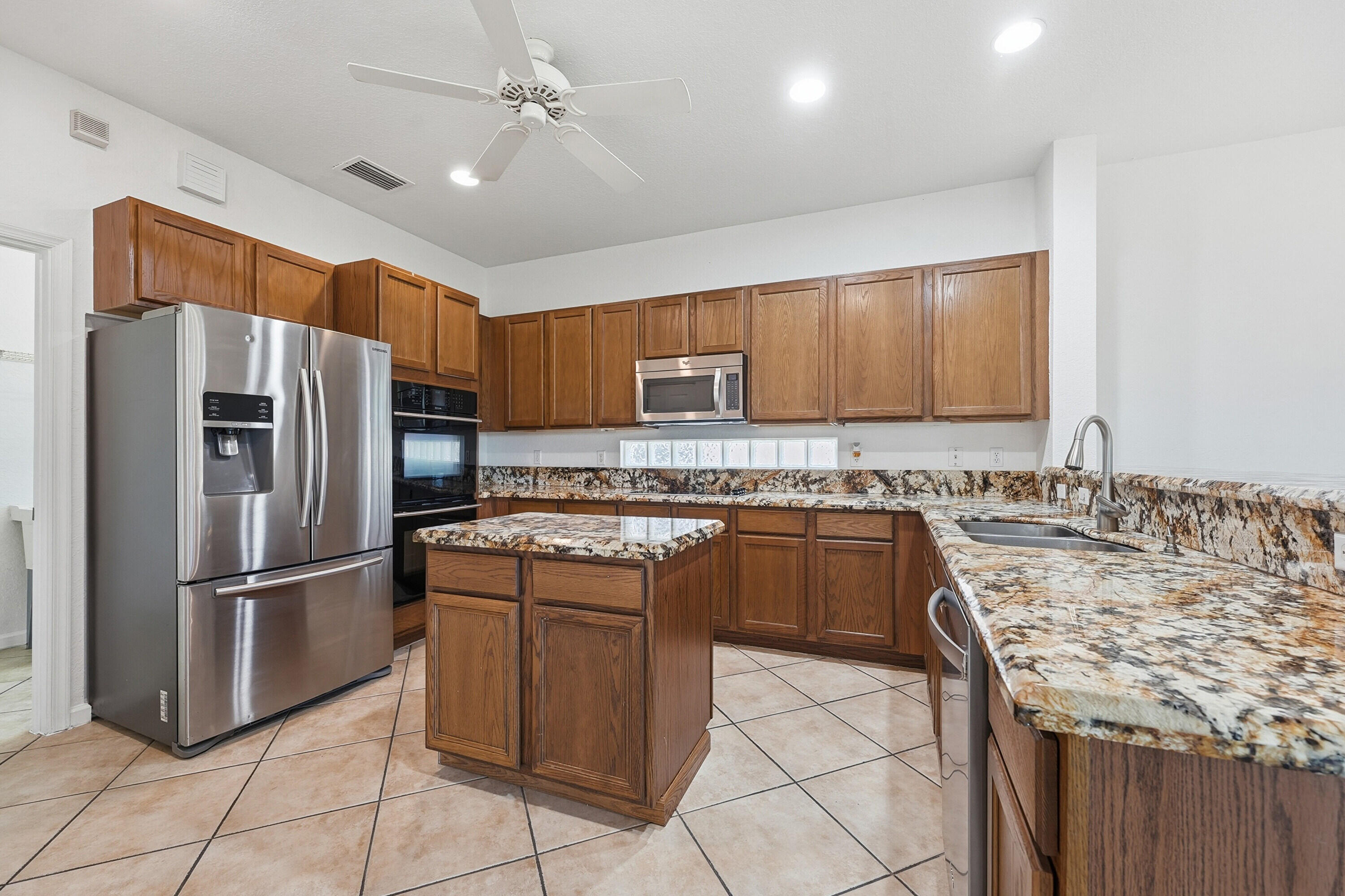 1275 Rosegate Boulevard Property Photo 11