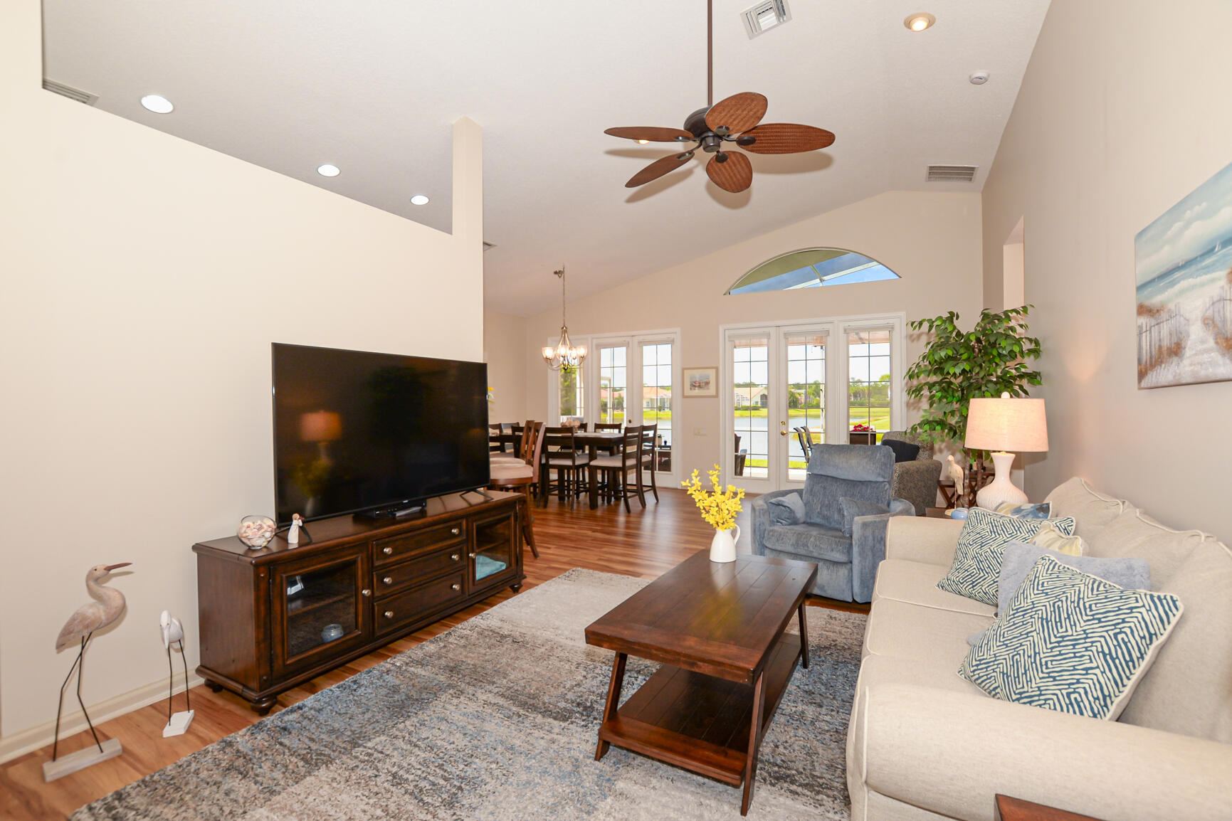 421 Nw Sunview Way Property Photo 8